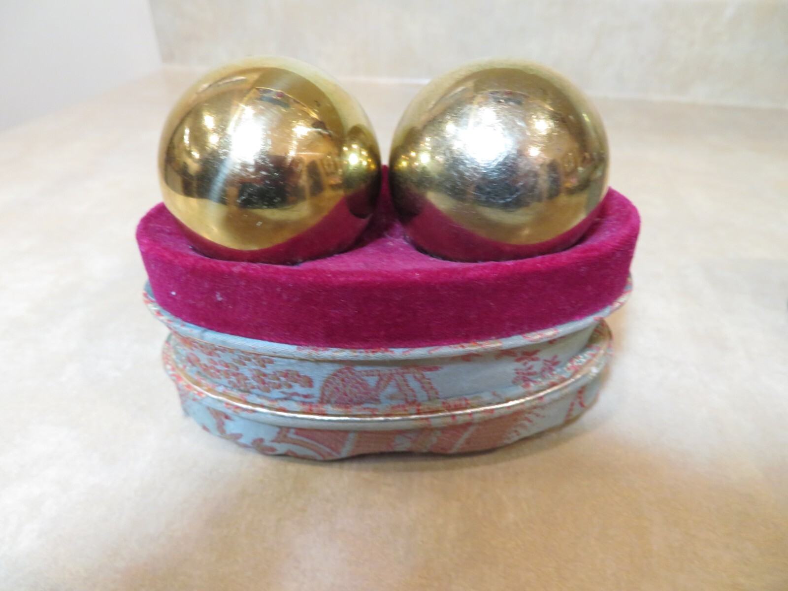 Vintage Shouxing Baddingtiebiu Metal Gold Tone Balls with Case