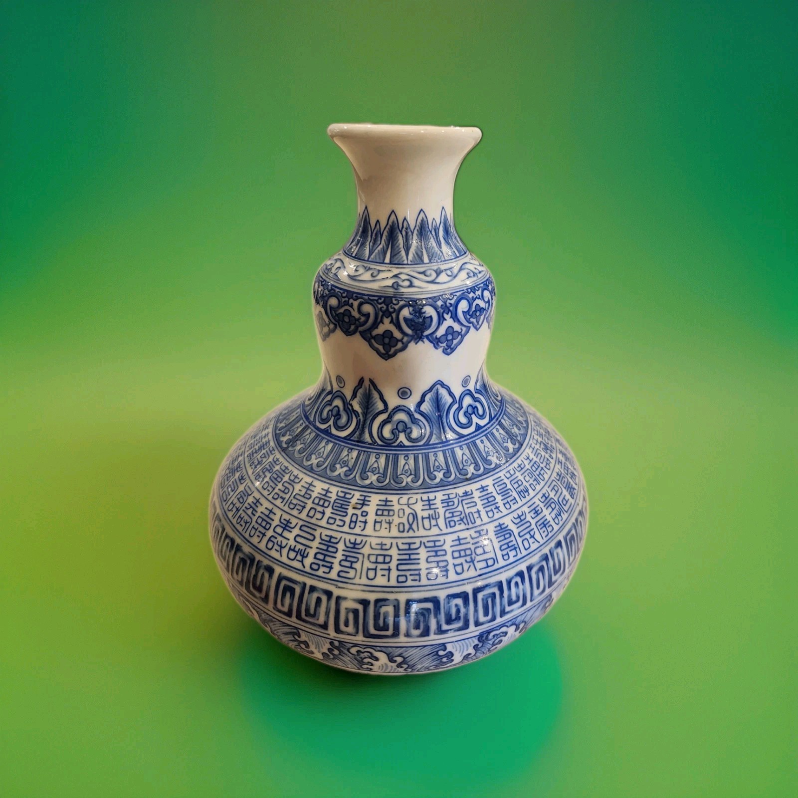 VTG 1900-1950 TOBACCO & WINE MONOPOLY BUREAU TAIWAN PORCELAIN BLUE SAKE BOTTLE