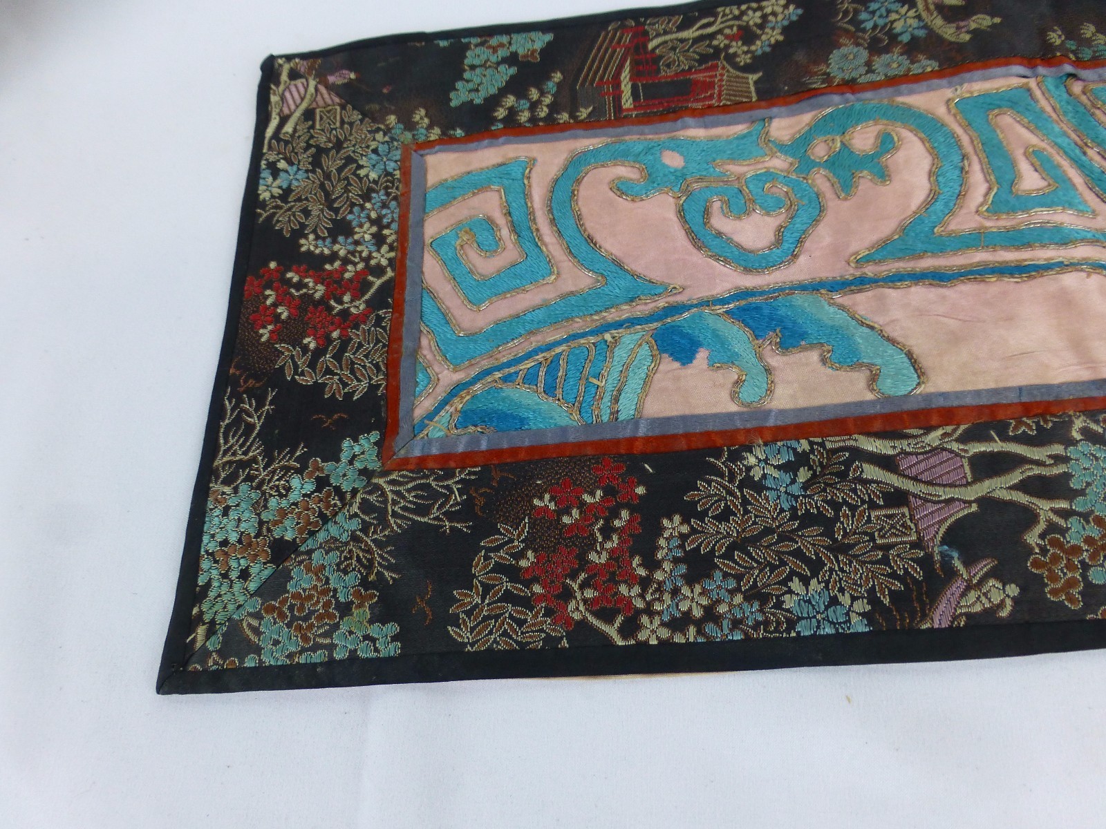 Vintage /Antique Chinese Embroidery unframed textile [Y8-W7-A8]