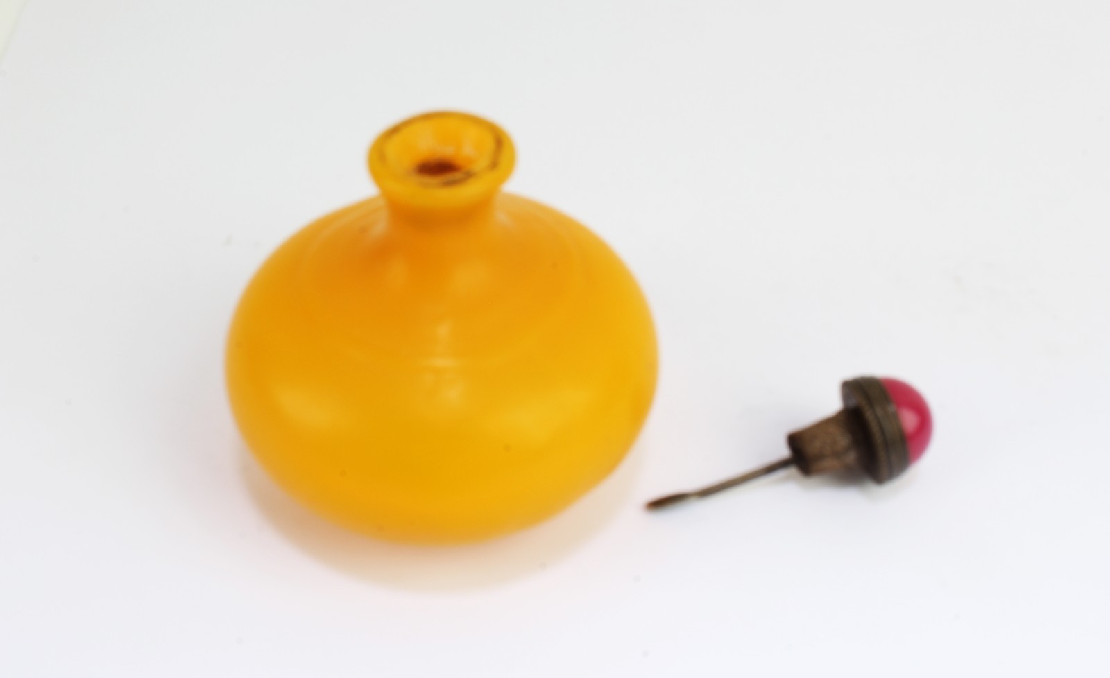 Chinese Peking Glass Snuff Bottle