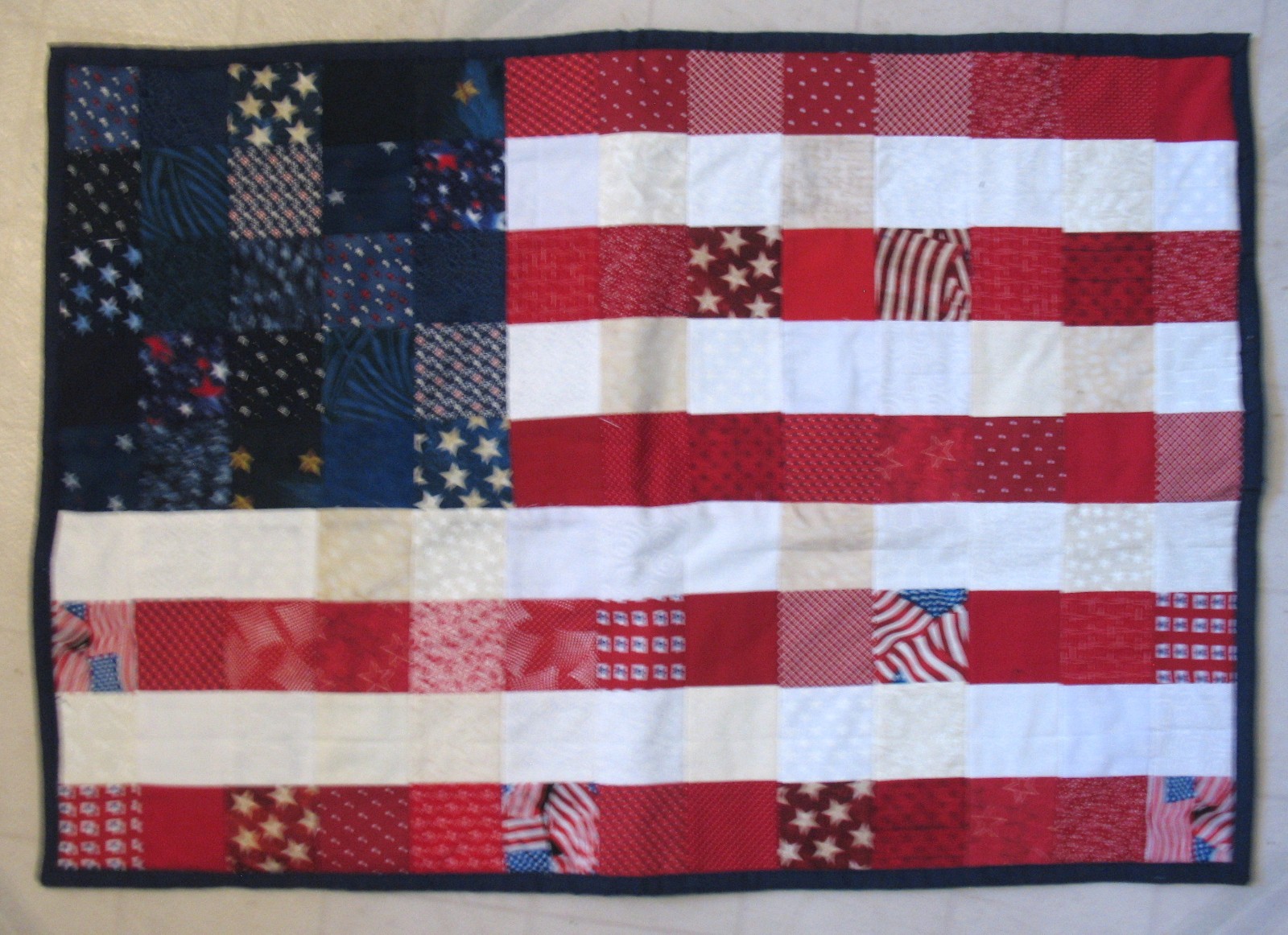 American FLAG WALL HANGING Quilted SCRAPPY Patchwork 27 x 19″ PATRIOTIC HOMEMADE