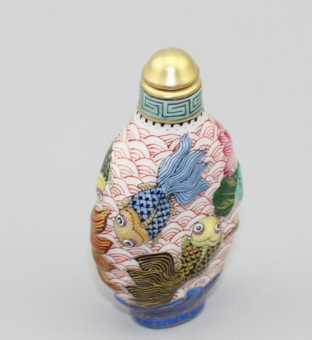 China Porcelain HandPainted Depict Gold Famille Rose Goldfish Lotus Snuff Bottle