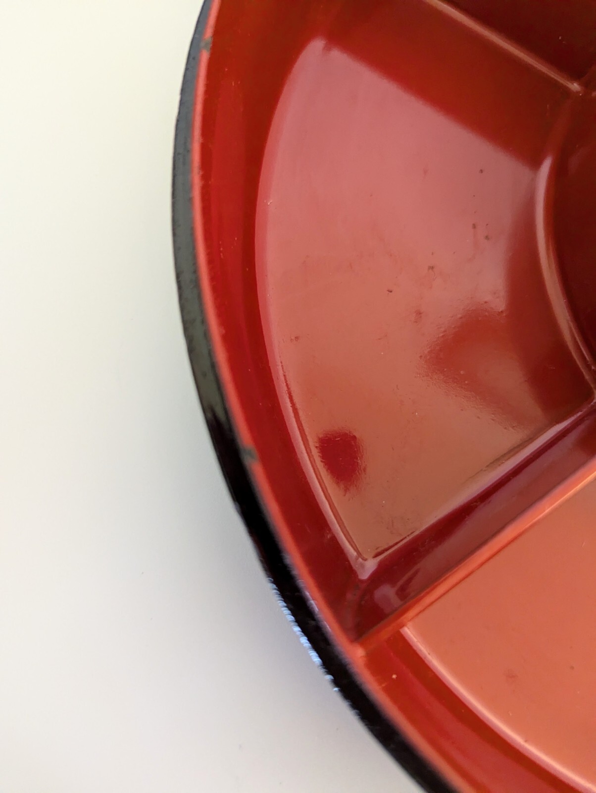 Vintage 9″ Round Chinese Laquerware Red and Black Divided Tray with Cover Fujian