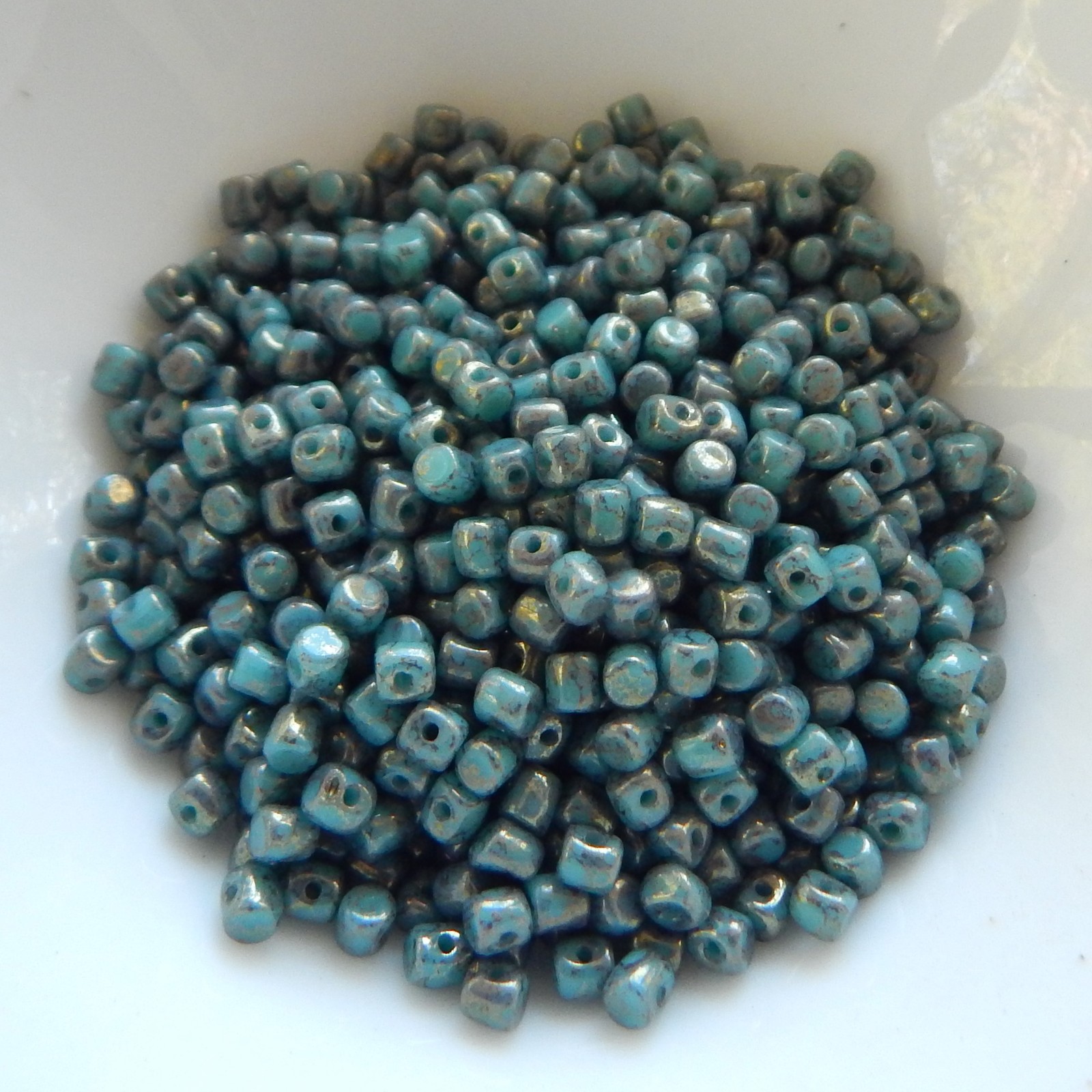 Minos Par Puca® 5 grams – Opaque Green Turquoise Bronze – 2.5x3mm Cylinder