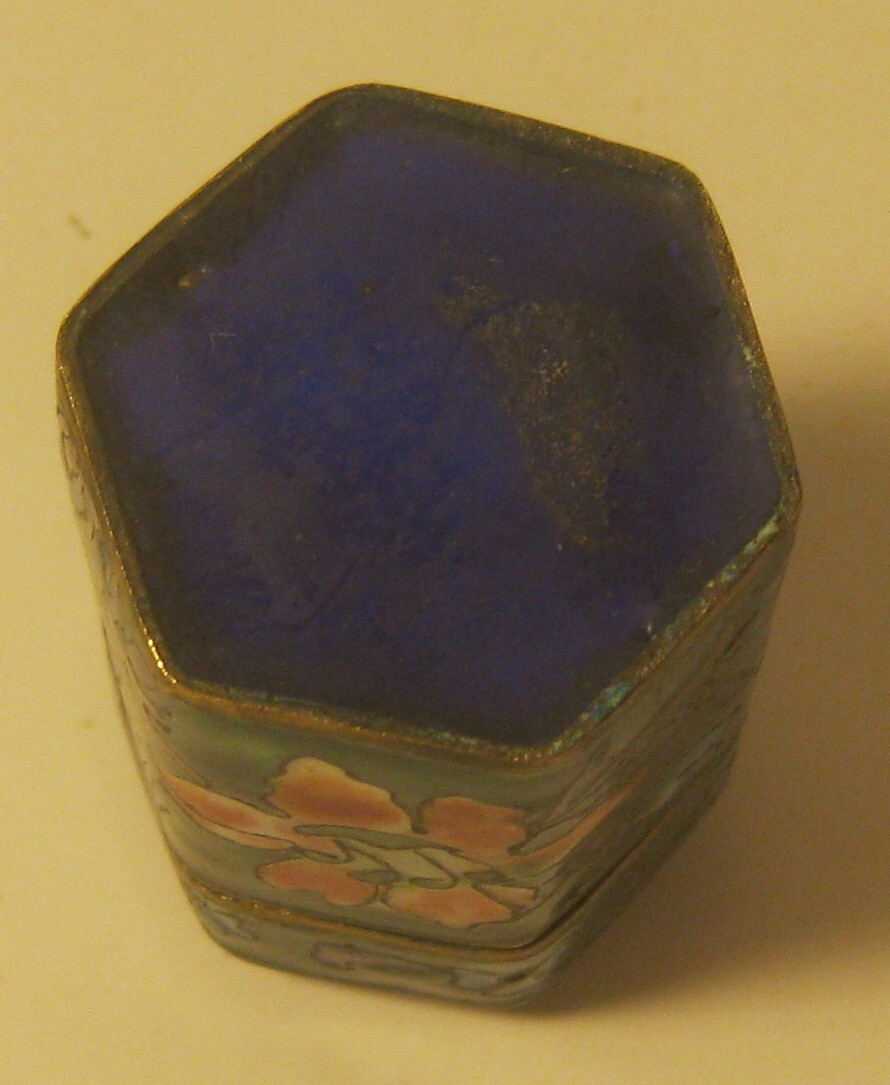 Lovely Small Asian CLOISONNE Snuff Box HEXAGONAL Shape EXCELLENT Condition!!!