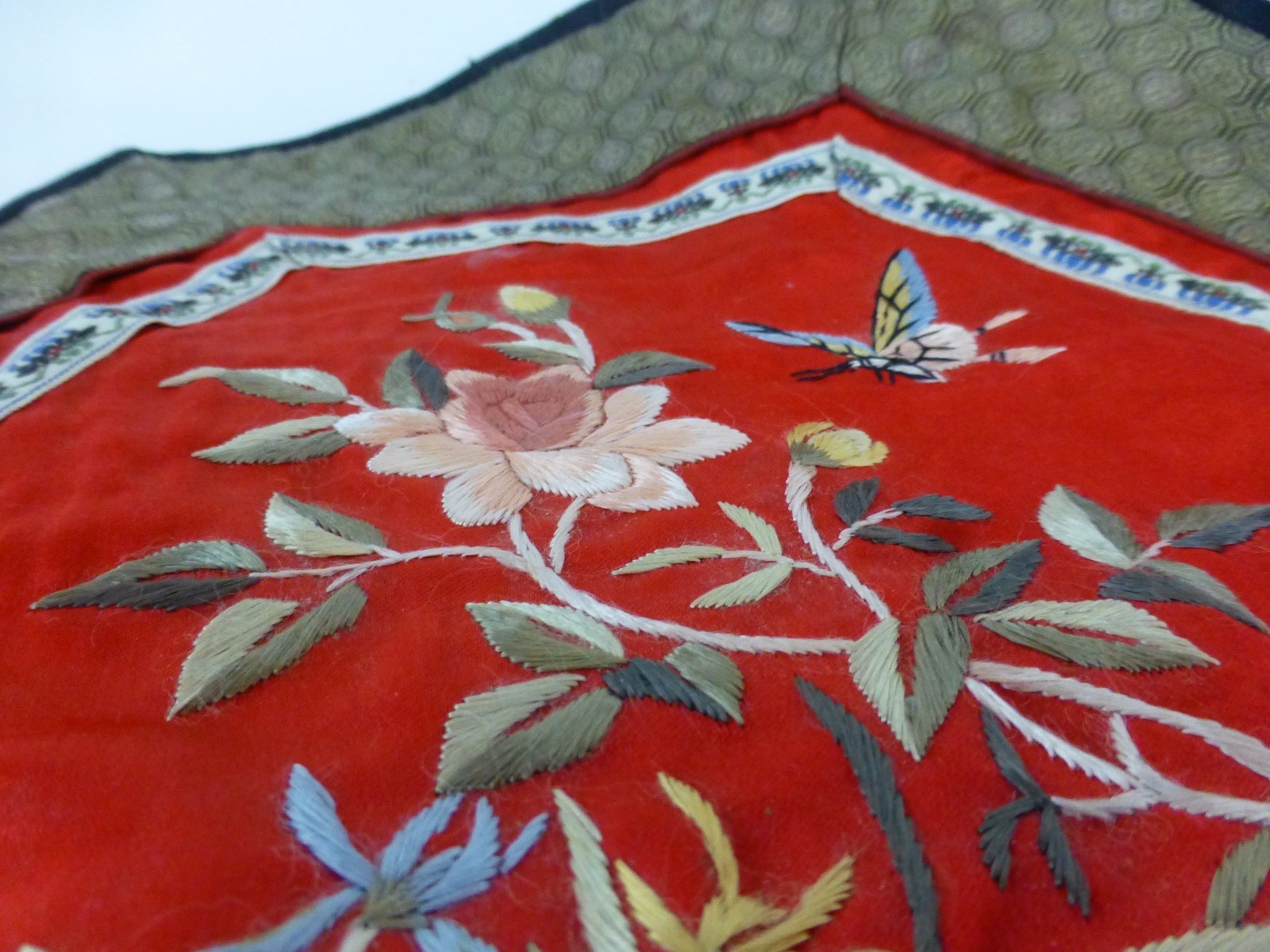 Vintage /Antique Chinese Embroidery unframed textile [Y8-W7-A8]