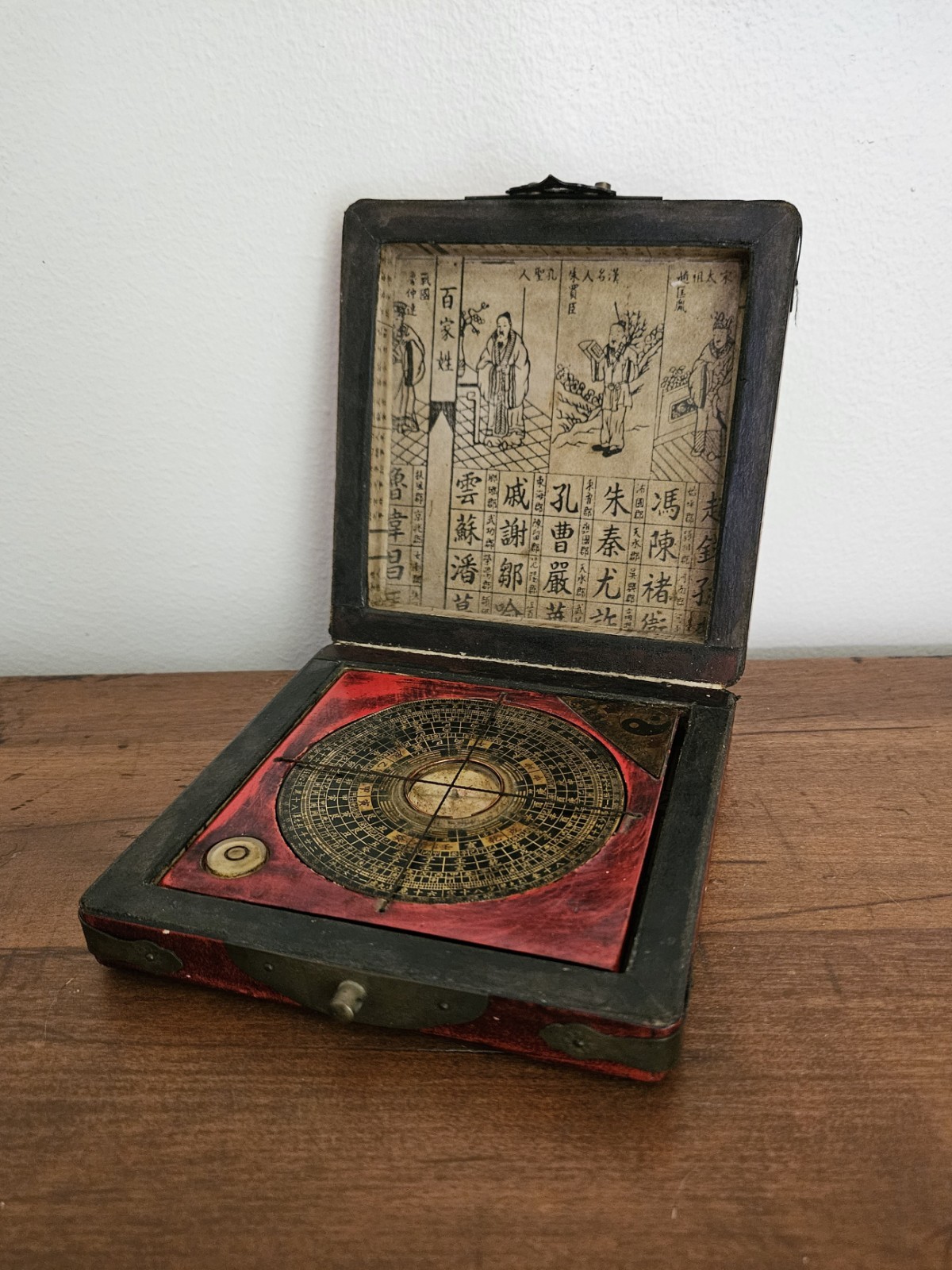 Oriental Chinese Compass in Leatherette Wood Box / Lid Has Issues – See Photos