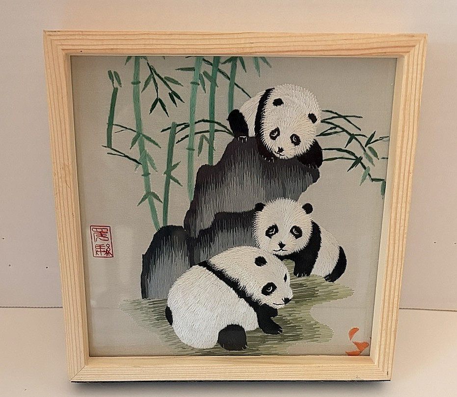 Vintage Chinese Suzhou Double-Sided Silk Embroidery Panda Wood Framed Decor 7×7