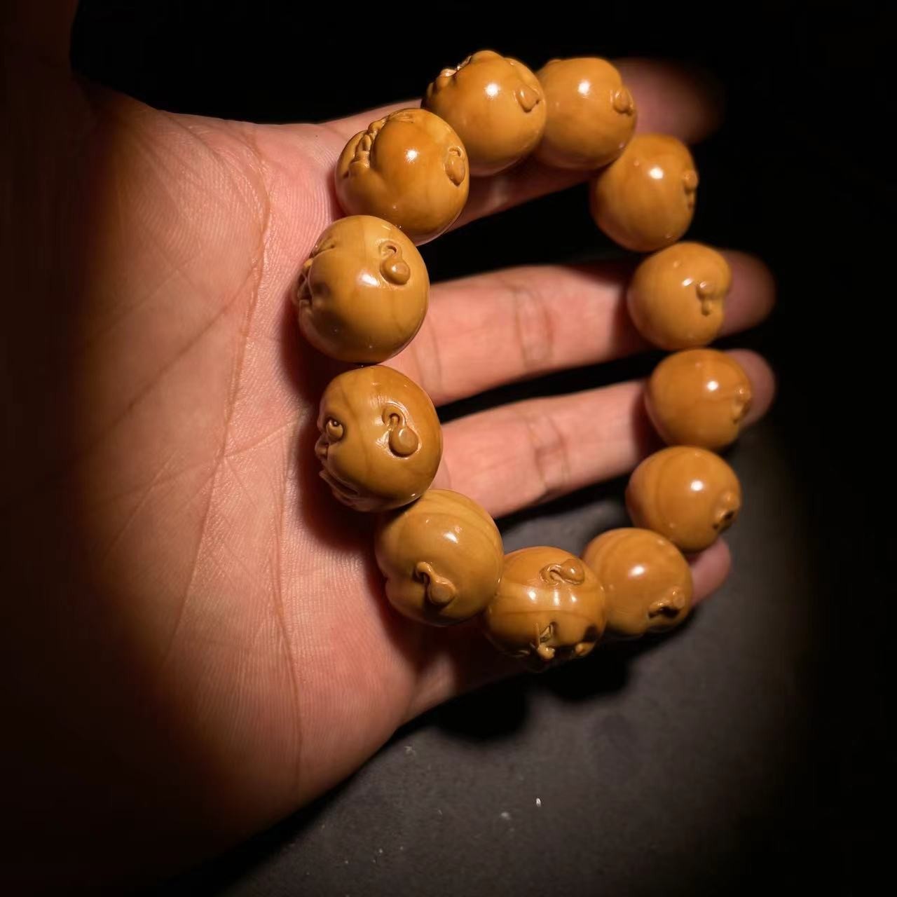 Olive Nut Carved Life Mood Monk Face Bracelet Men’s Short Round Iron Core