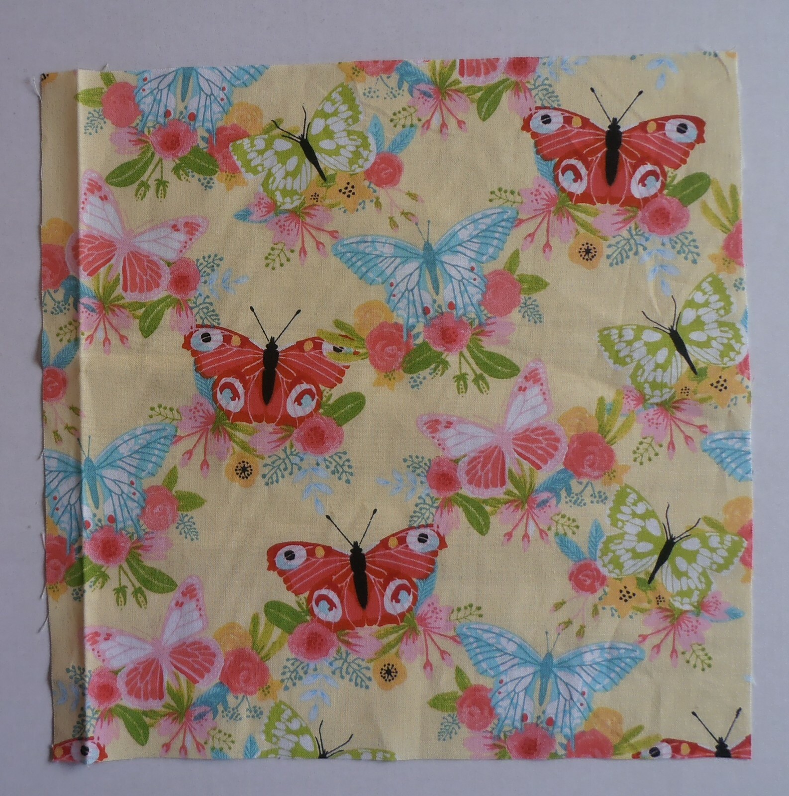 Layout 2 – Fabric Cotton Butterflies on Yellow – 1 Square of 10 1/4″ x 10 1/4″