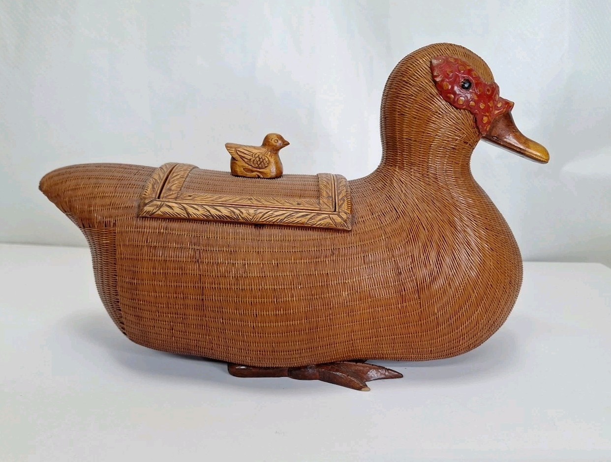 Mid Century SHANGHAI HANDICRAFTS WICKER & CARVED WOOD BASKETRY Basket BOX DUCK