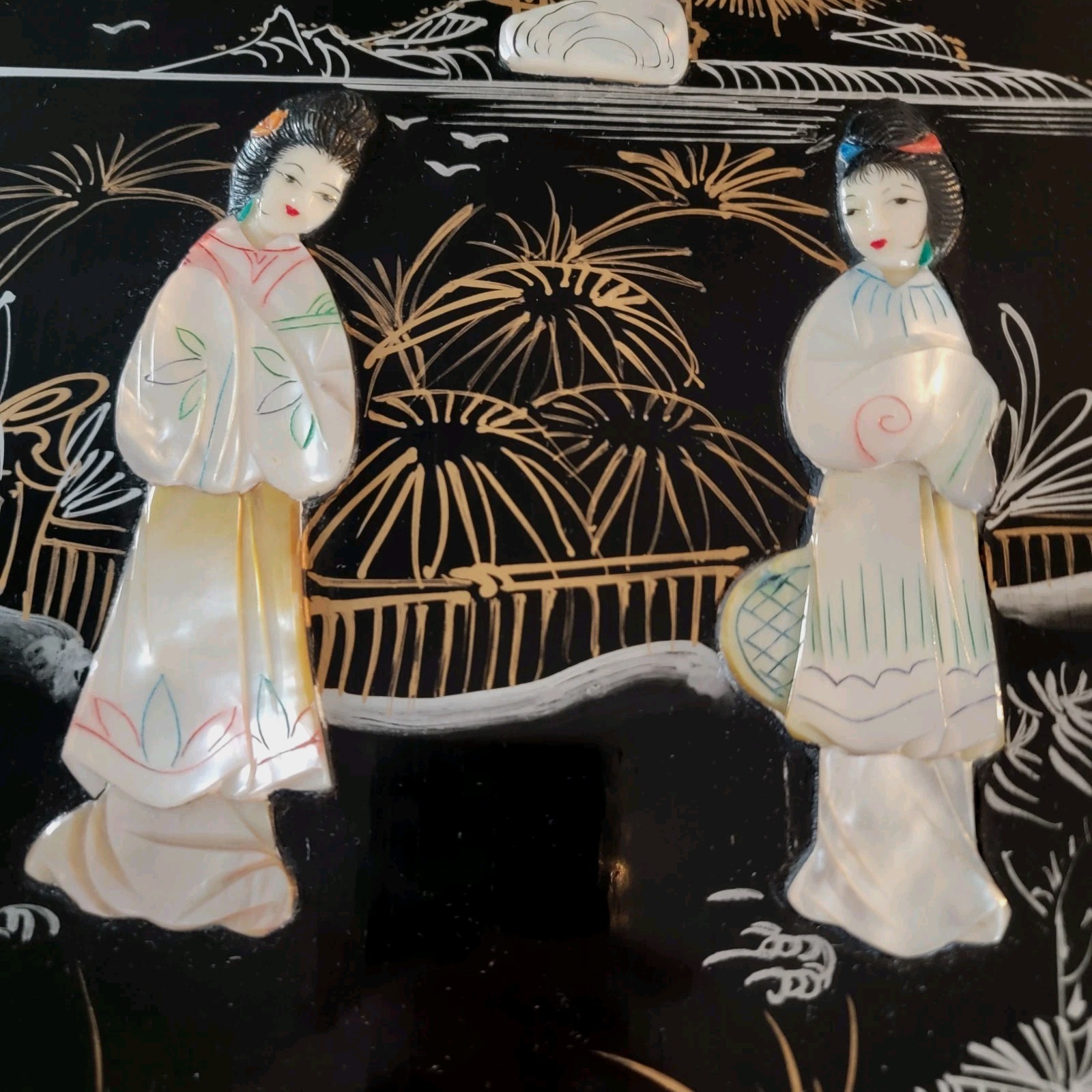 Geisha Mother of Pearl 14″ Wall Plaques Black Round CPC Made In Macau, Set Of 2