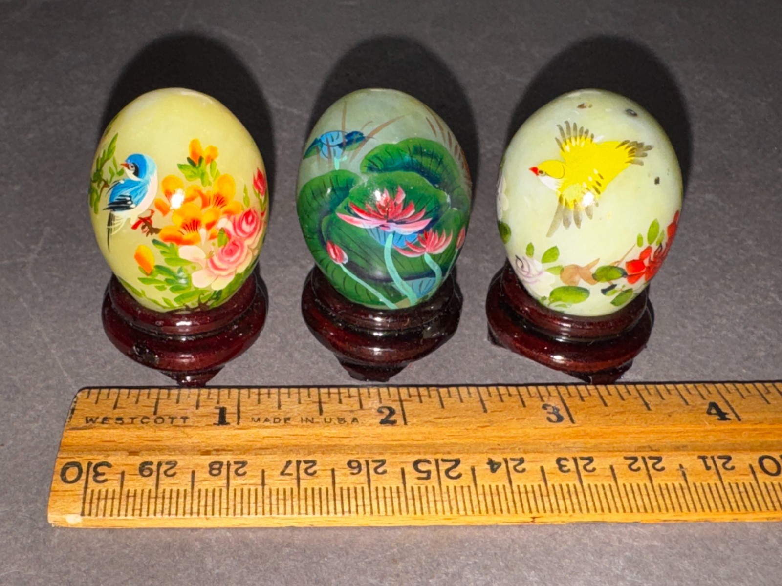 LOT OF 10 HAND PAINTED CHINESE HSIU STONE JADE EGGS WITH WOOD BASE STANDS W/ BOX