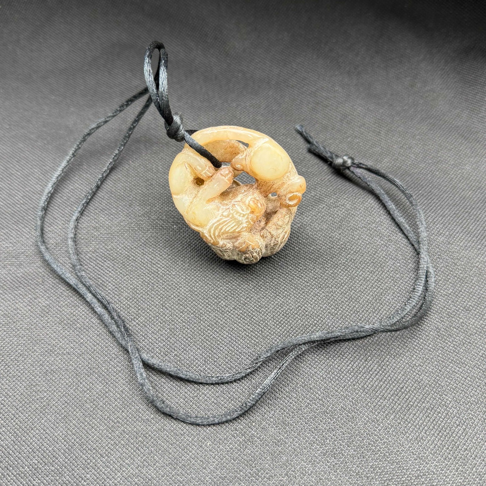 Vtg Chinese Nephrite Jade Pendant w Mythical Beast & Pearl (AHB) 425