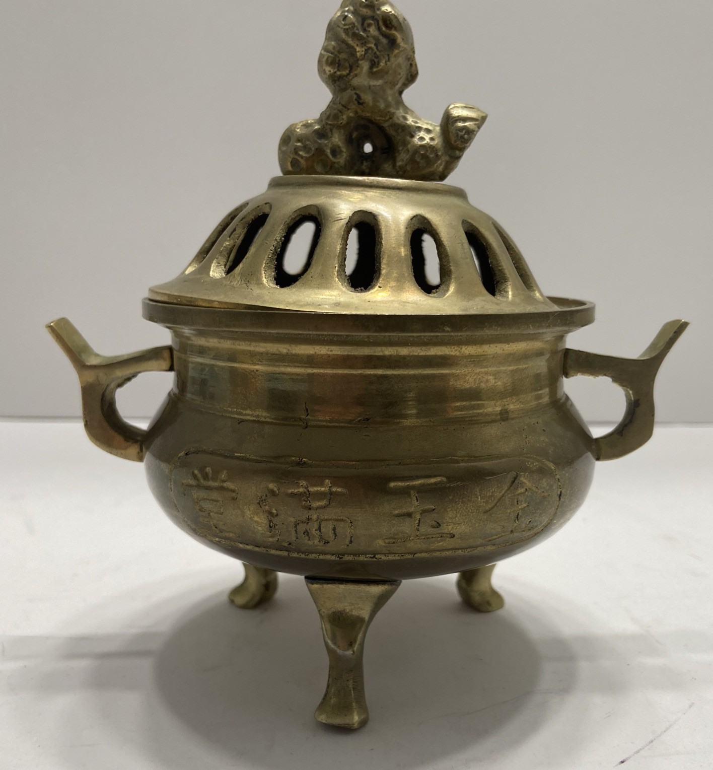 Vintage Chinese Brass Footed Incense Burner Holder Tri pod pot With Lid