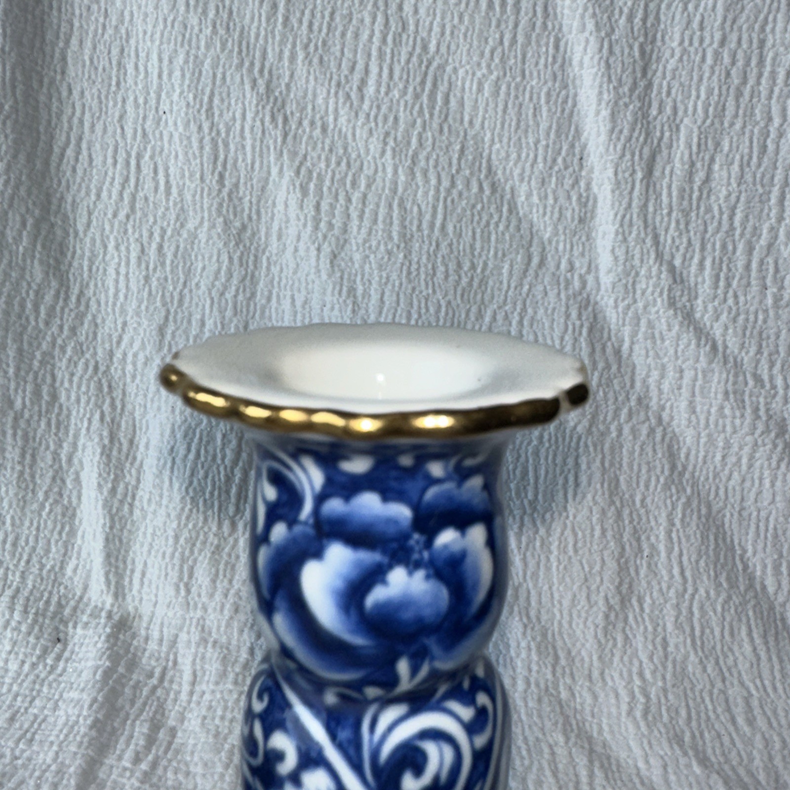 VINTAGE ORIENTAL CHINESE MOTIF BLUE and WHITE PORCELAIN CANDLE HOLDER