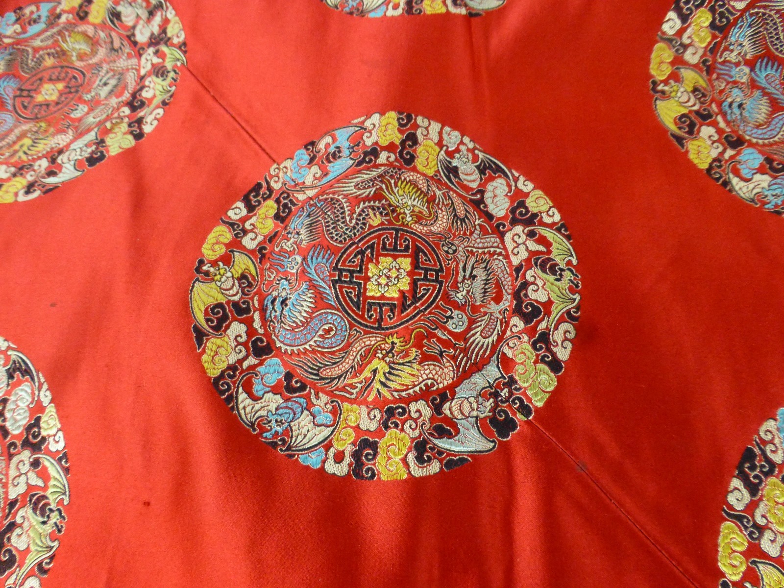 Vintage /Antique Chinese Embroidery unframed textile [Y8-W7-A8]