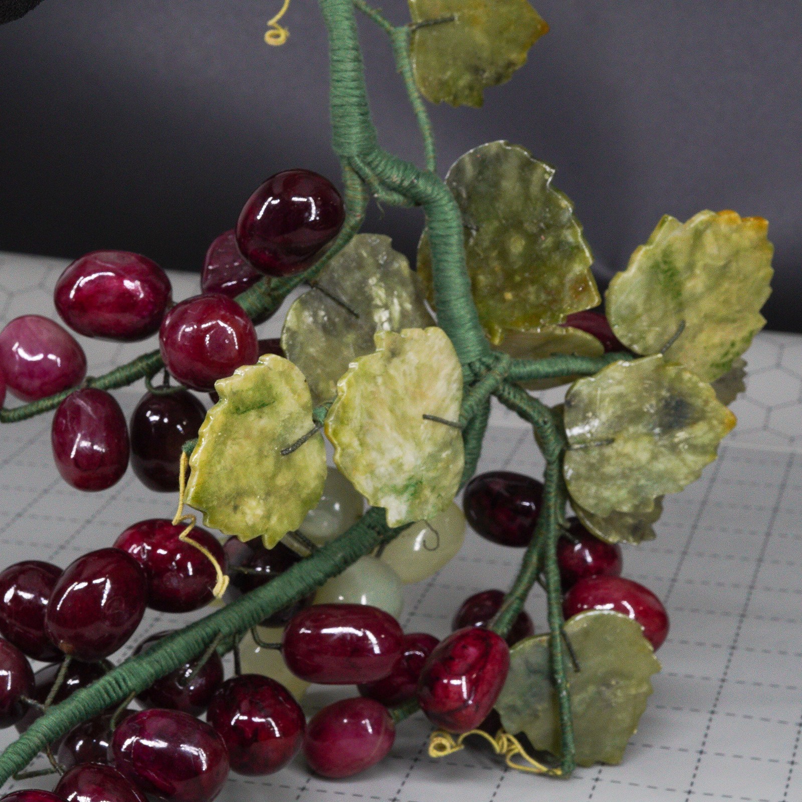 Vtg 12″ Jade Nephrite Celadon Stone Green & purple Grape Cluster w/ leaves 2.5lb