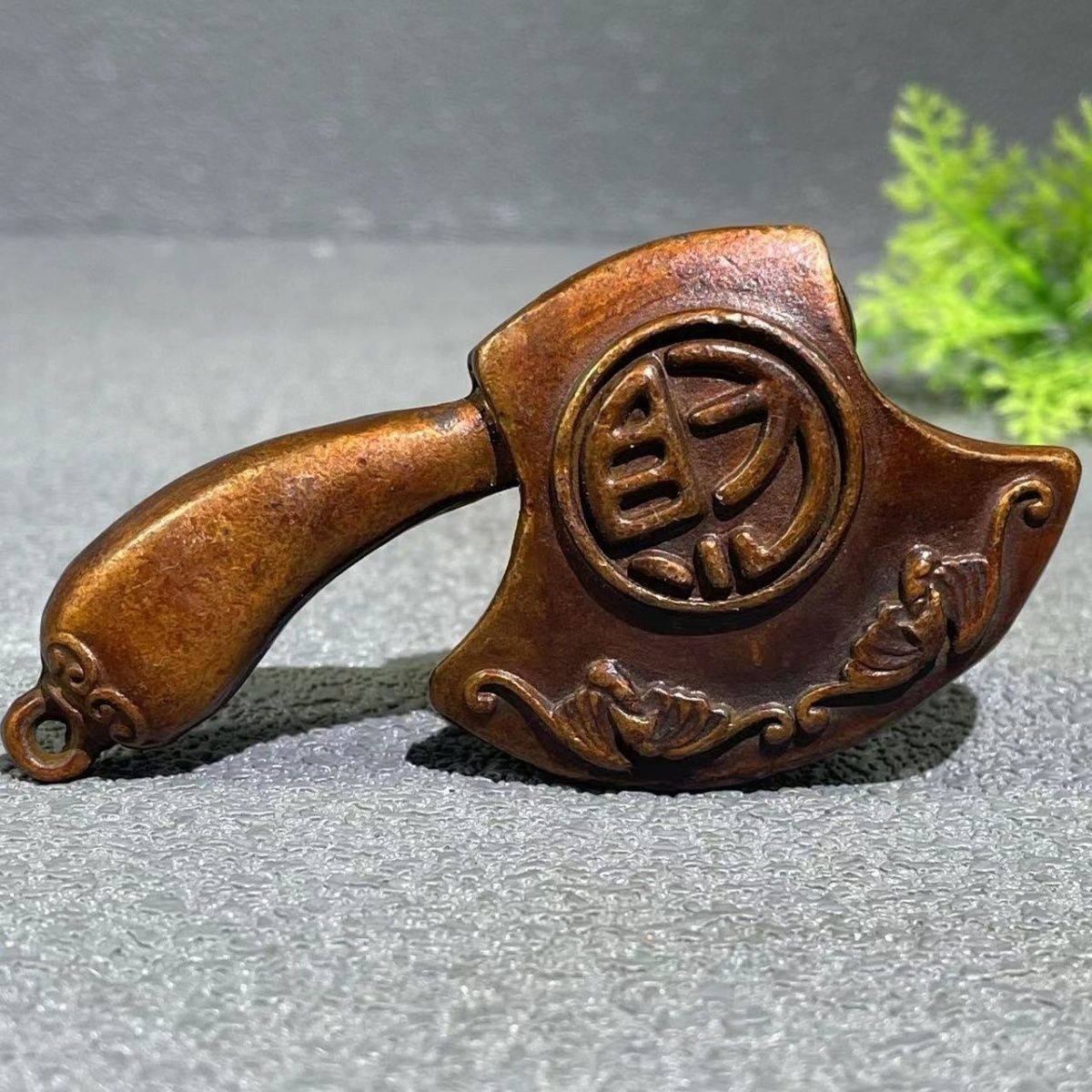 Retro Alloy Dharma Axe Figurine Antique Style Pendant Home Tea Table Decor