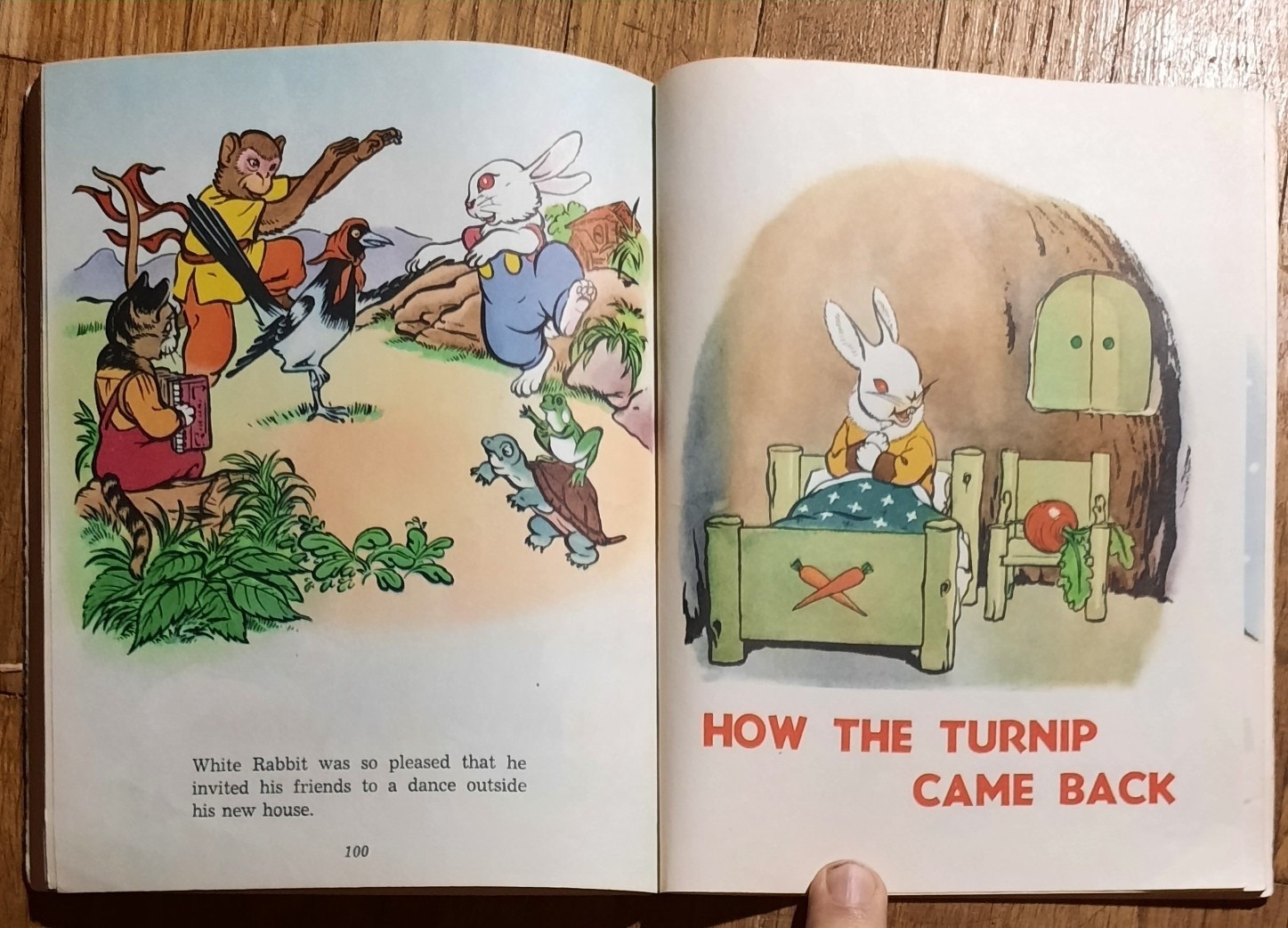 Chinese China Painting Story Fairy Tale English Book Animal Goes Boat Bear Hare