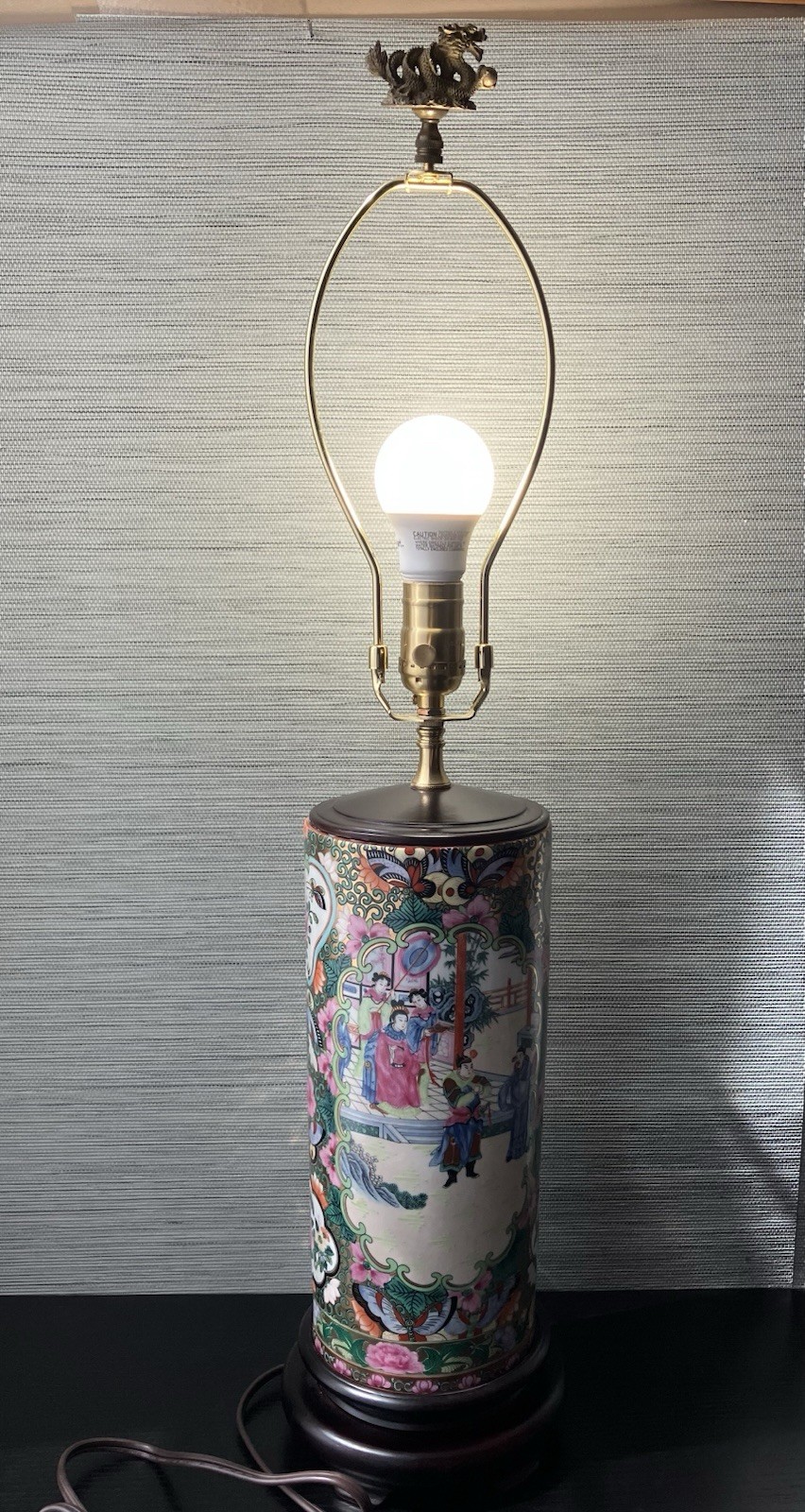 Vintage Chinese Porcelain Figural Famille Rose Cylinder Vase Lamp, Working