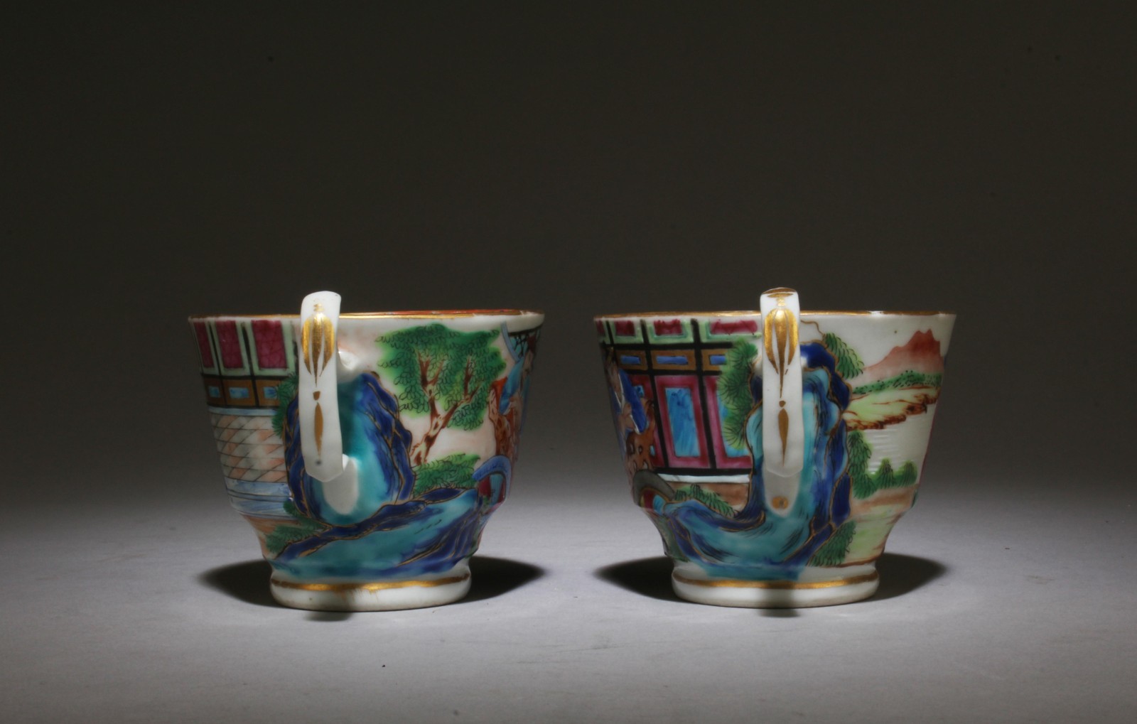 A Set of Guangcai Porcelain Cups