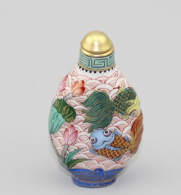 China Porcelain HandPainted Depict Gold Famille Rose Goldfish Lotus Snuff Bottle
