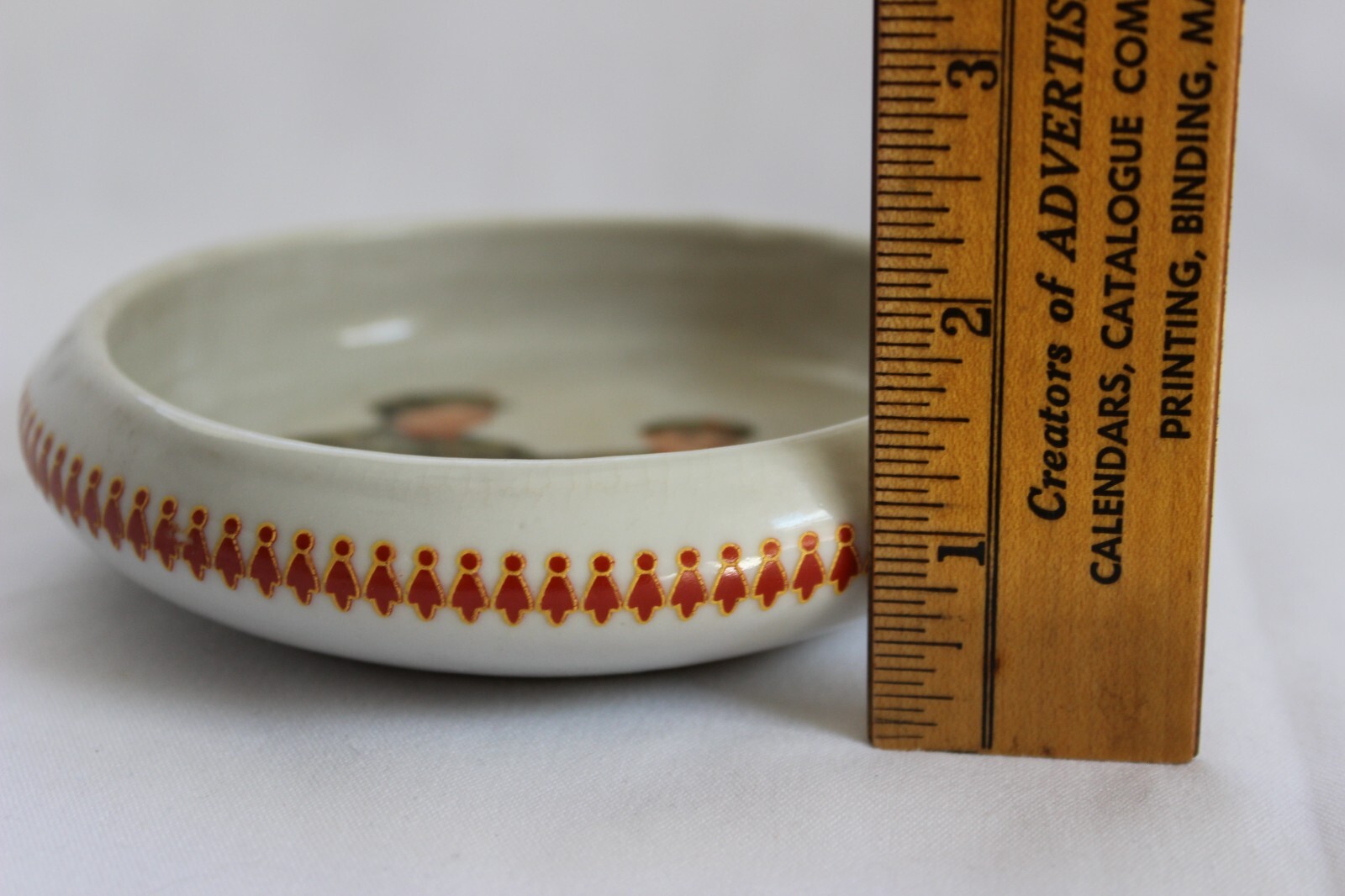 Vintage Chinese Cultural Revolution Mao Tse Tung Ashtray Ceramic With Crazing 5”
