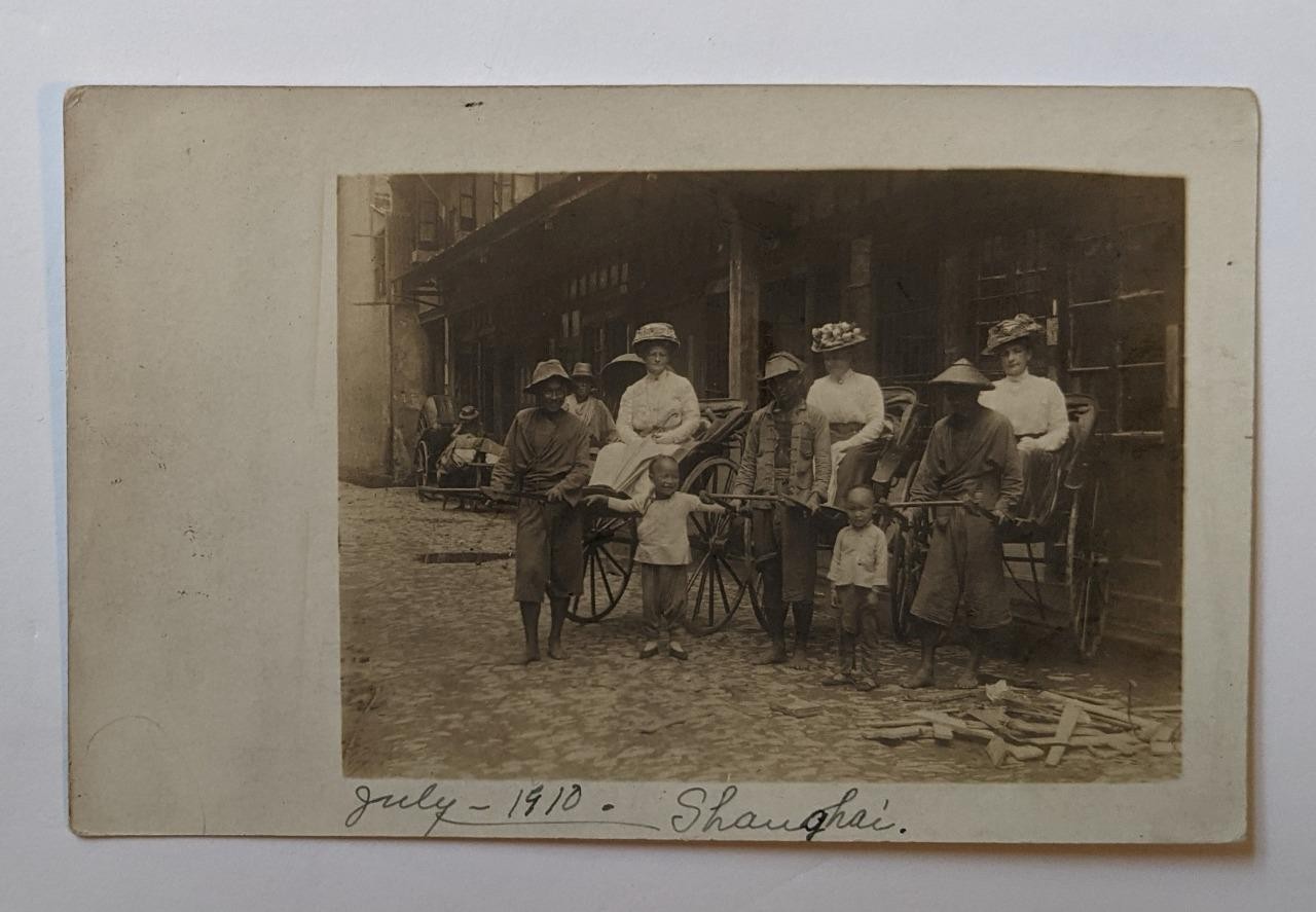 REAL PHOTO 1910 SHANGHAI GROUP of 3 CHINESE RICKSHAW PULLERS w FEMALE TOURIST s