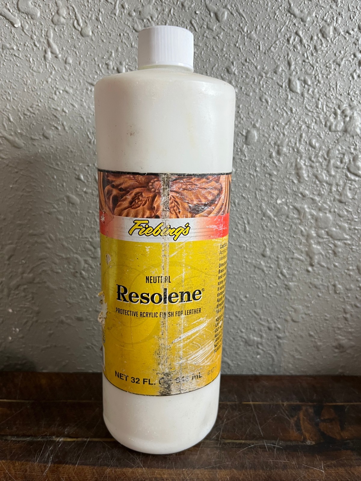 Fiebing’s Neutral Resolene Protective Acrylic Finish For Leather 32 Fl Oz/946 mL