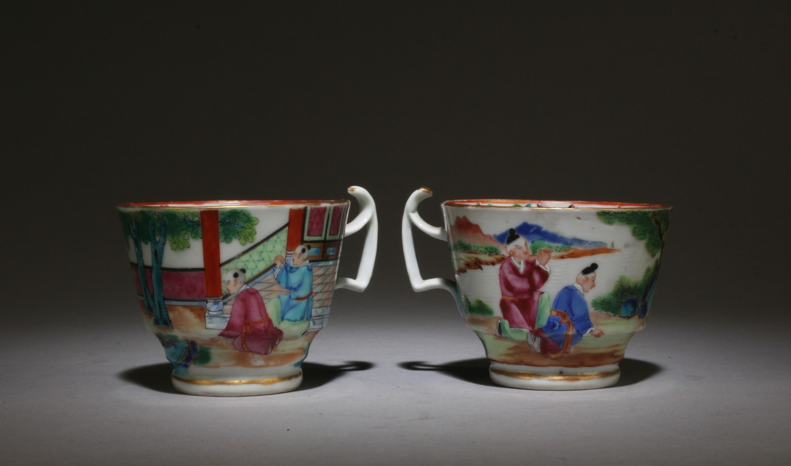 A Set of Guangcai Porcelain Cups