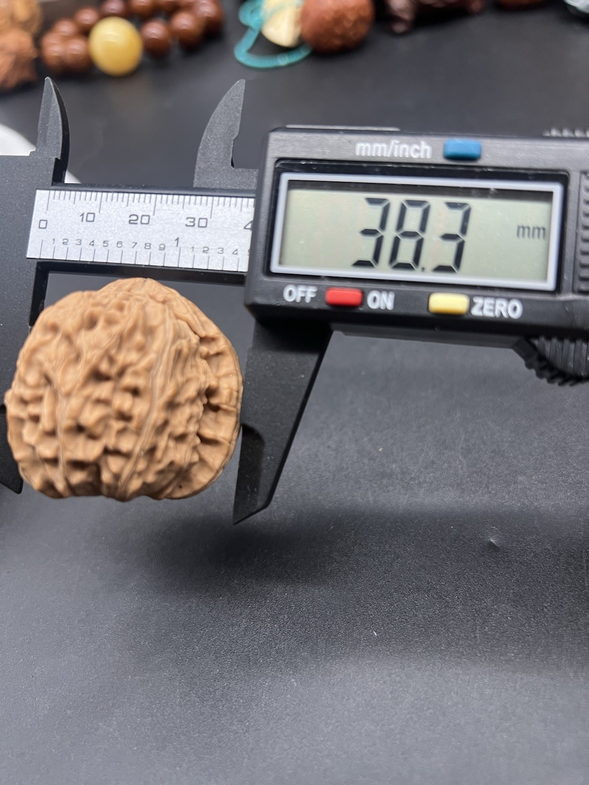 Pair of Match Chinese Health Walnut 38×39.×36mm 精配文玩核桃 ～白狮子狮子头