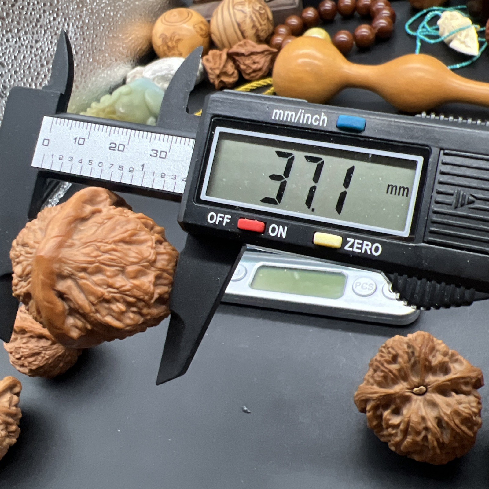 Pair of Match Chinese Health Walnut 35.5×37×36mm 精配文玩核桃～红狮子