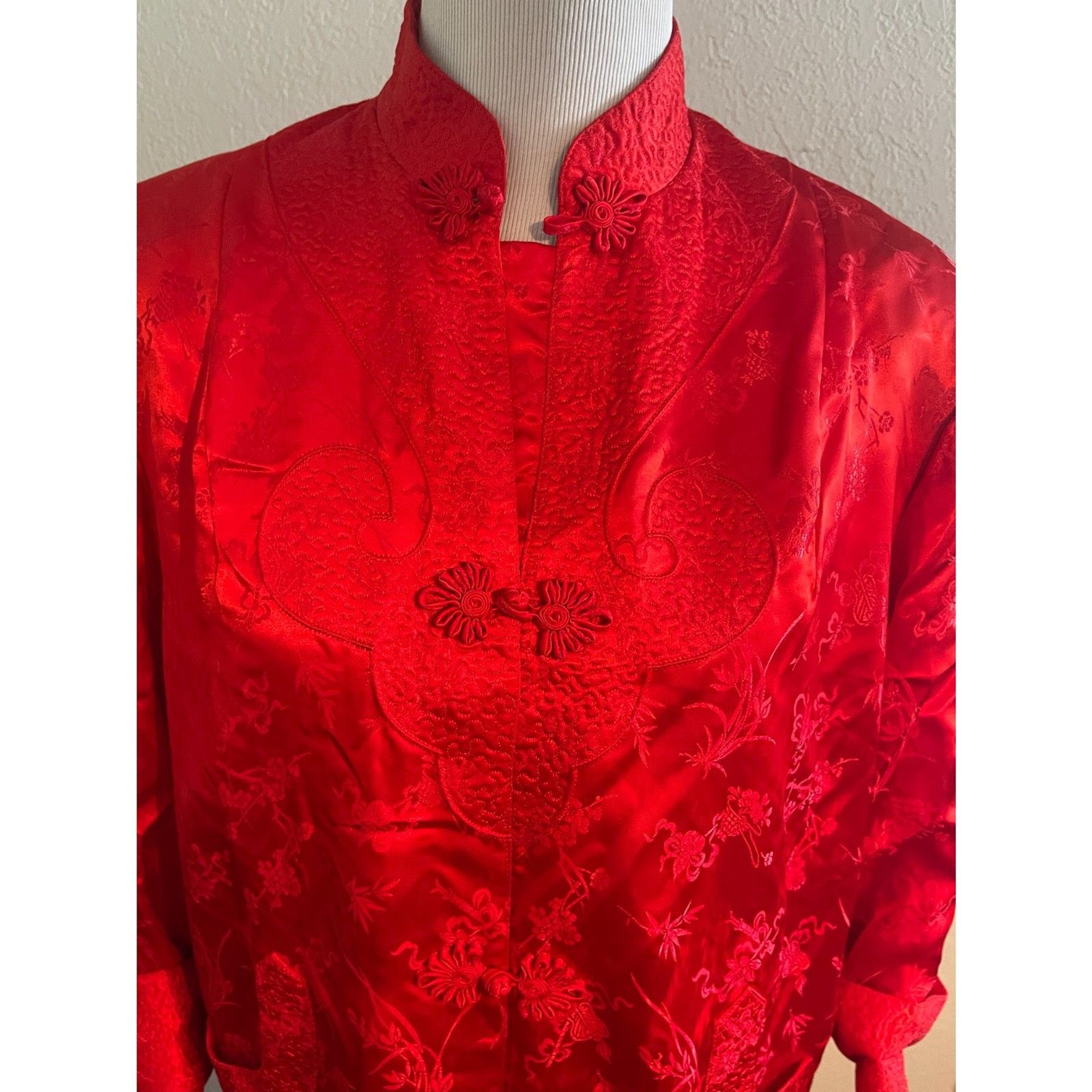VINTAGE Red SILKY Brocade CHINOISERIE Robe PEONY BRAND Shanghai House Dress 42