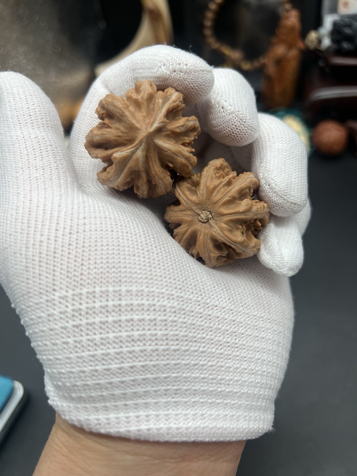 Pair of Match Chinese Health Walnut Collection 36×35×33mm 精配文玩核桃～矮桩粗筋京八棱手捻