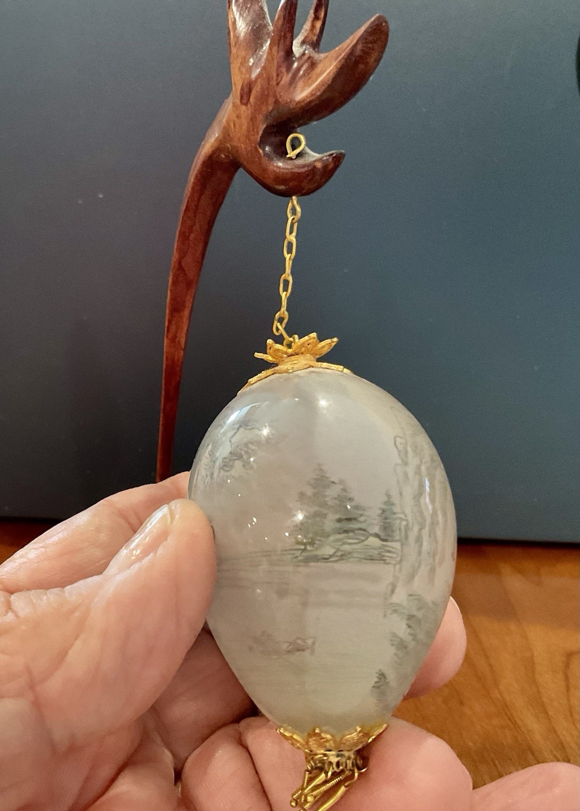 ESTATE VTG SOUVENIR FROM ASIA REVERSE PAINTED EGG DISPLAY ON WOOD STAND