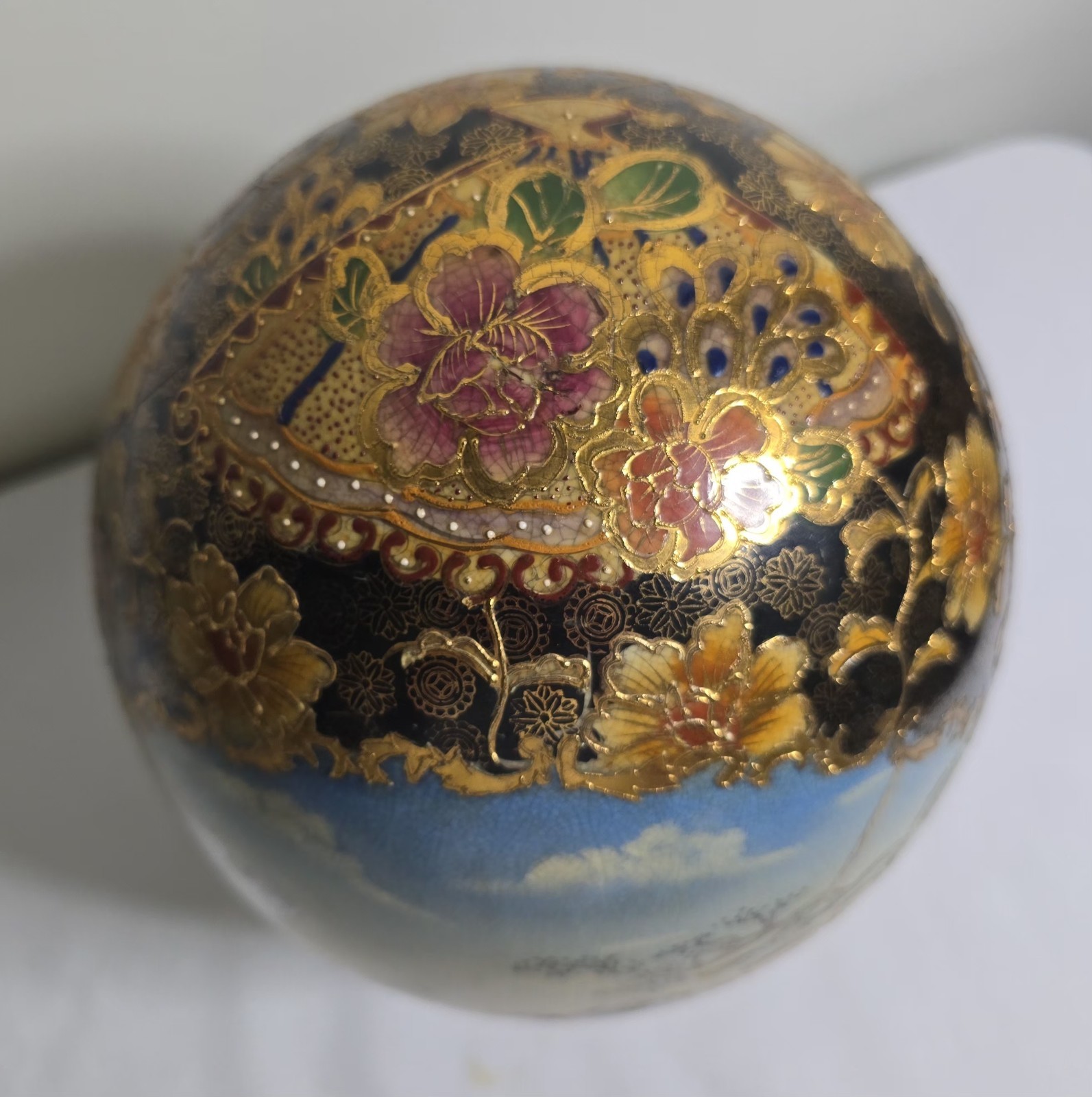 VTG 1950s HandPainted Satsuma Large Porcelain Egg Courting Couple Cherub Motifs