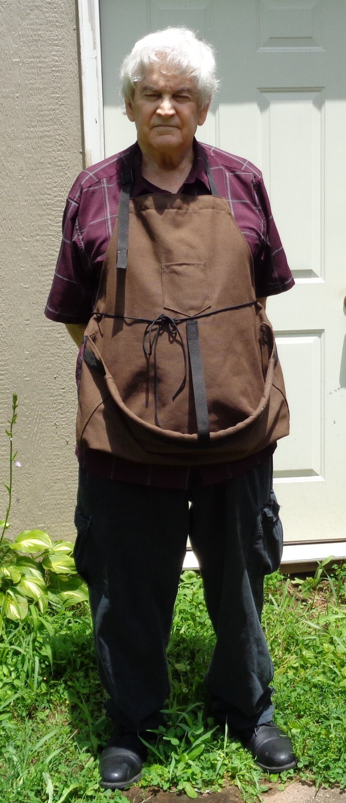 WOOD CARVERS APRON BY CHAG NY DESIGNS 50%/50% COTTON /POLYESTER -2026CA001BR