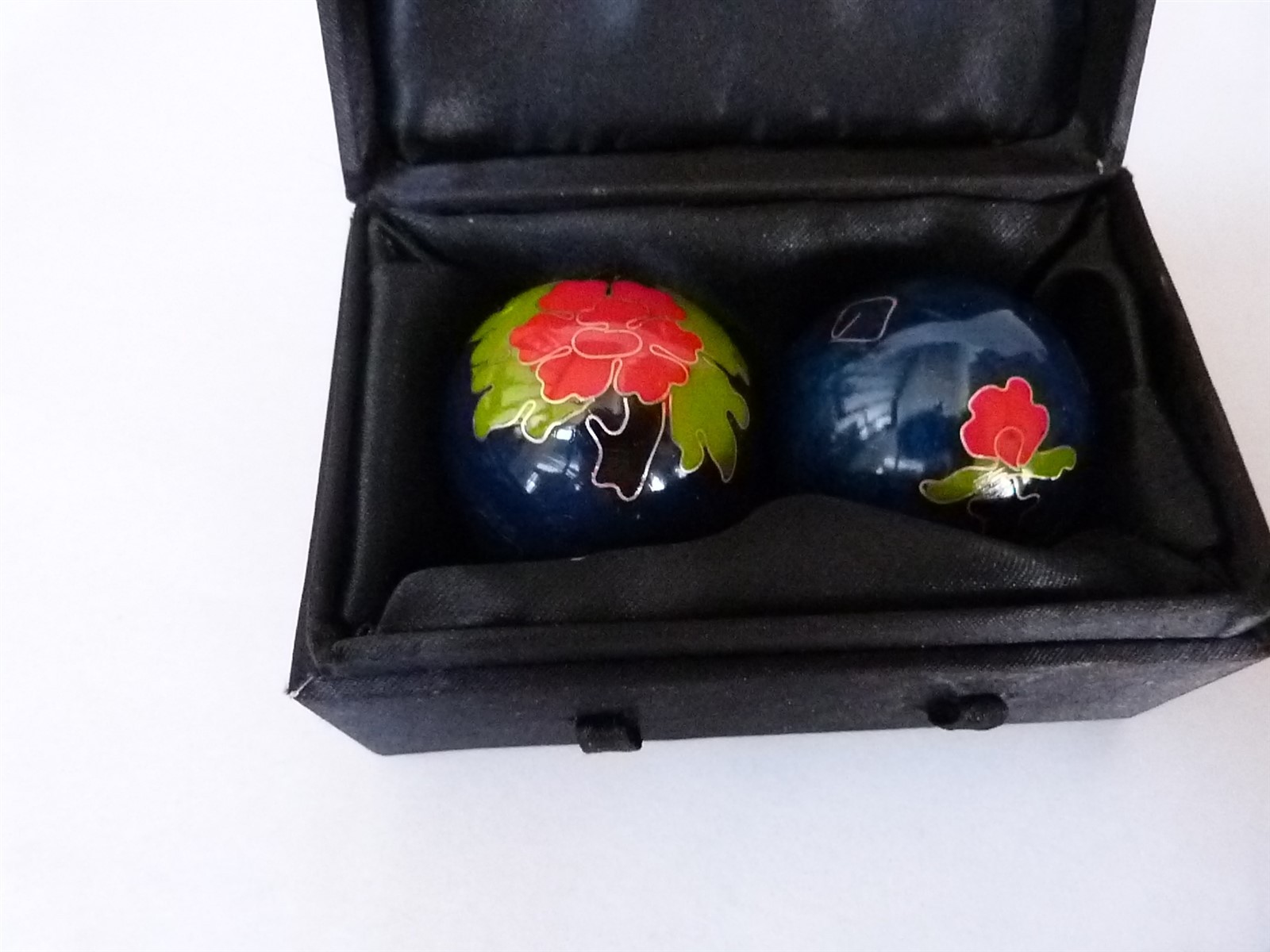 2 Boading Iron Chiming Cloisonne Balls FLOWER in Box BLUE GREEN RED Red 1.5″ EUC