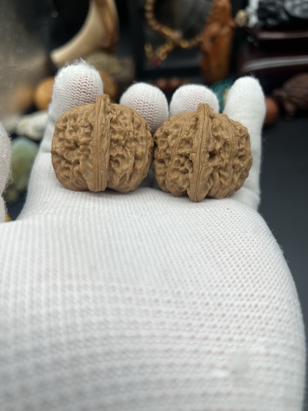Pair of Match Chinese Health Walnut 38×39.×36mm 精配文玩核桃 ～白狮子狮子头