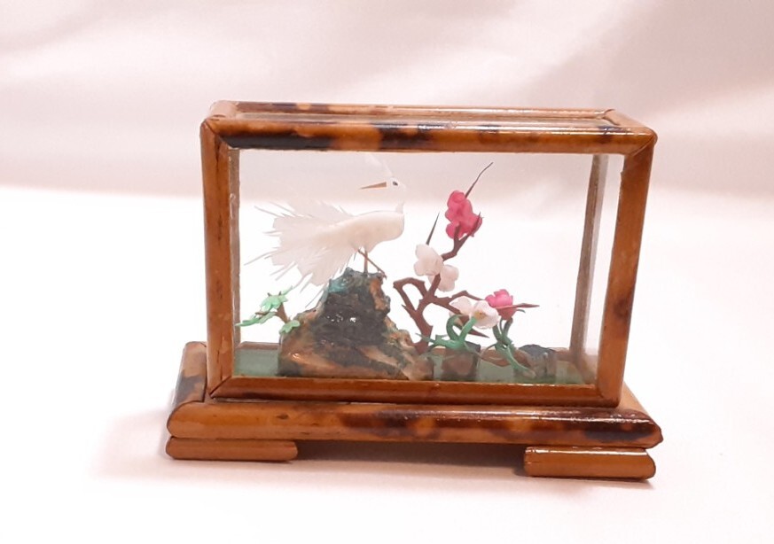 Vtg Asian Oriental 4″ Shadow Box (Bird, Flowers)