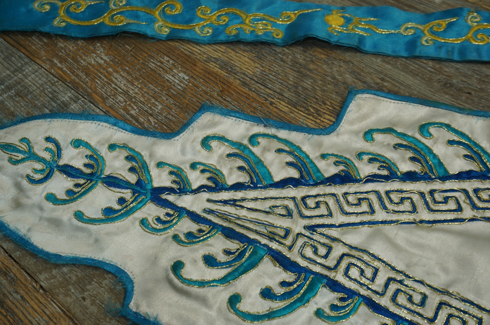 Chinese Dragon Flags bamboo poles embroidered (silk-?)