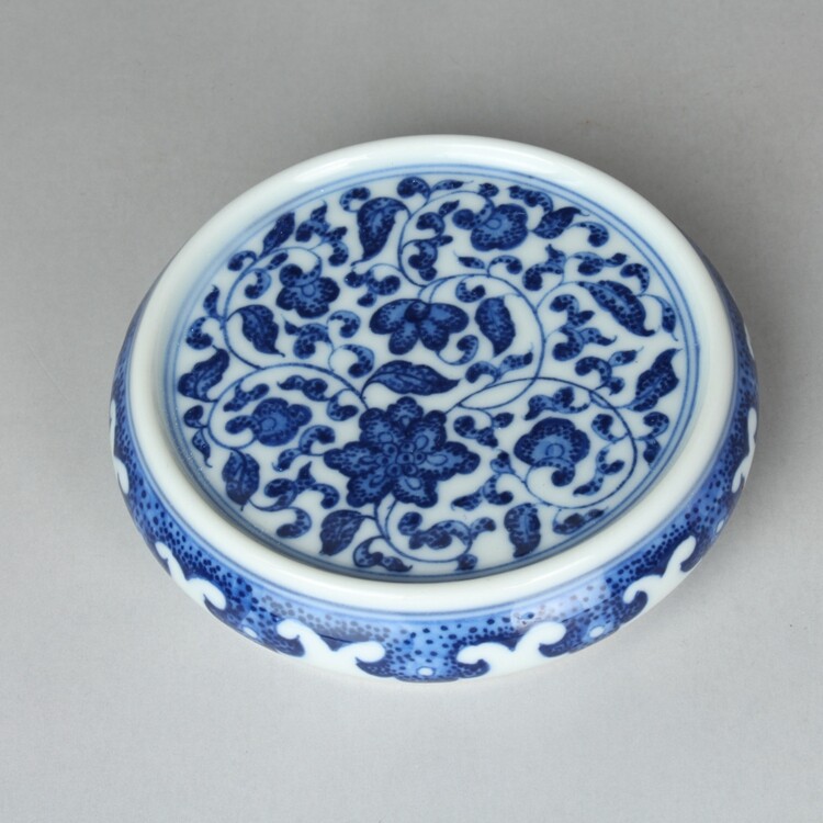 3.1″ Chinese Ming Blue-and-white Porcelain Lotus Flower Branch Plate