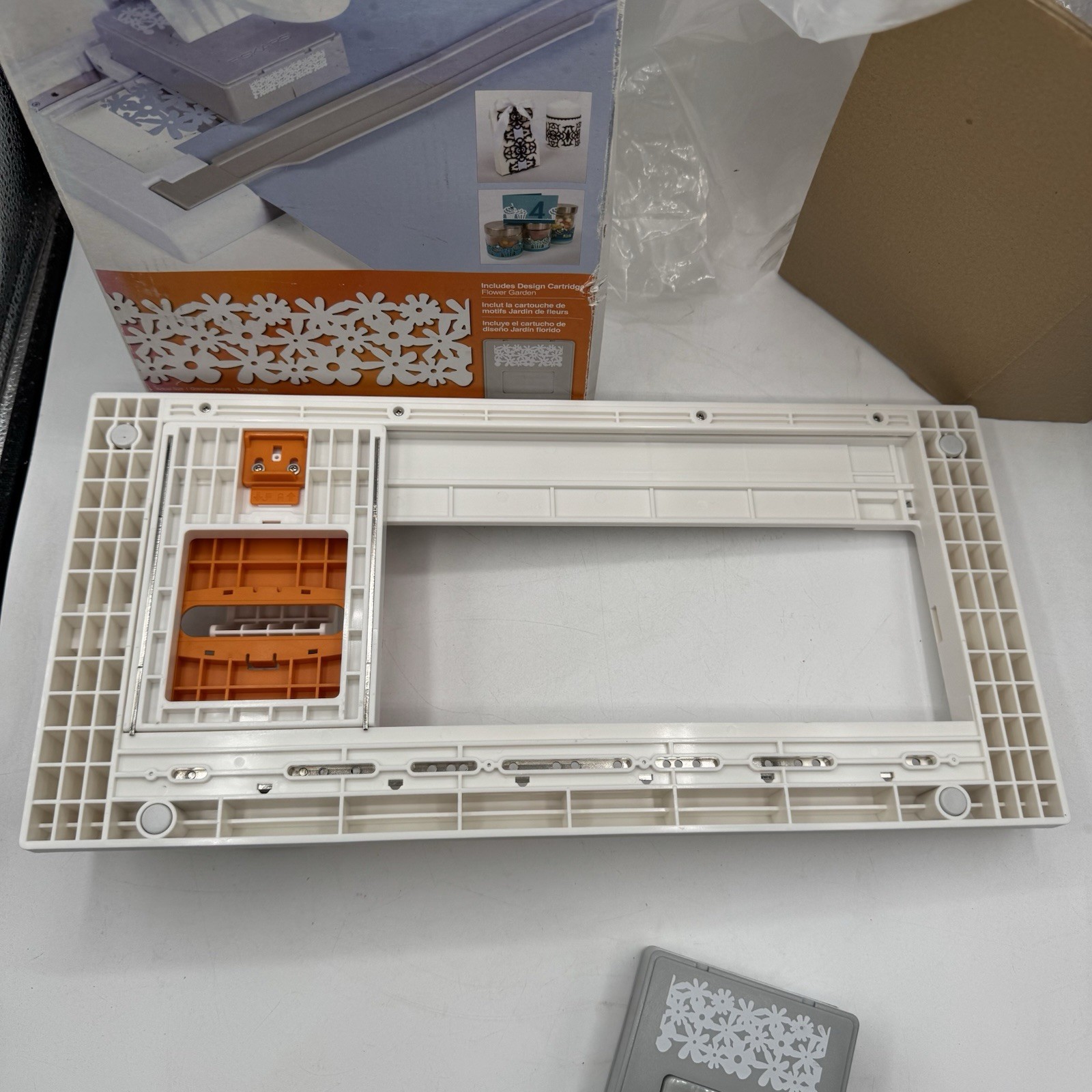 Fiskars Advantedge Punch System W Flower Garden Cartridge Create Perfect Borders