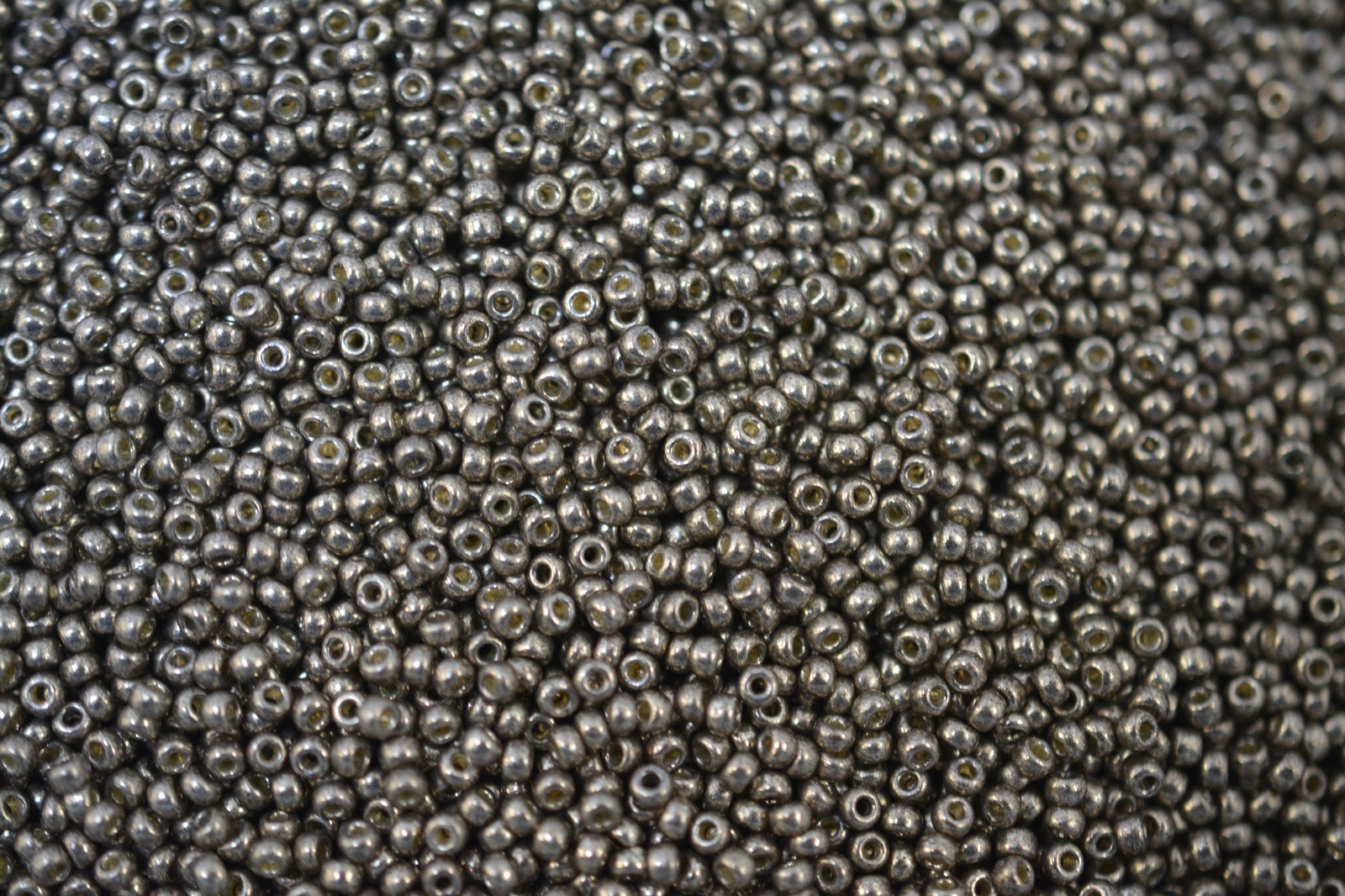 Miyuki Seed Beads 6/0 – Duracoat Galvanized Pewter