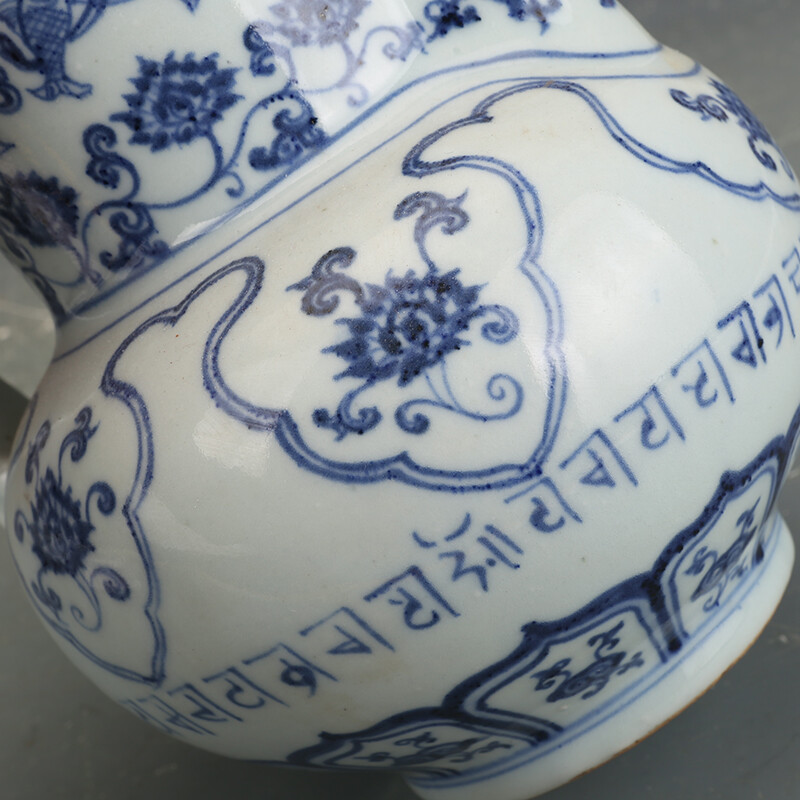 9.4″ Collect Chinese Blue and White Porcelain Eight Treasure Monk Hat Kettle