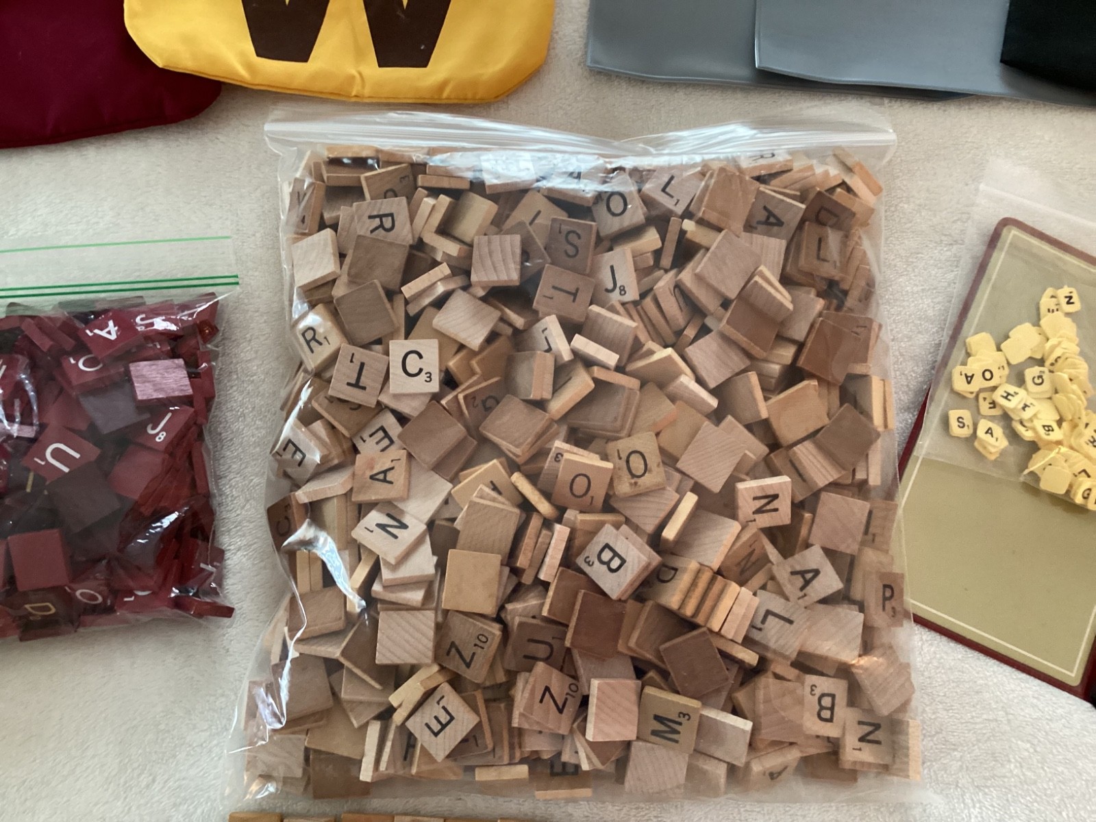 LOT OF 993 SCRABBLE GAME WOOD LETTER TILES~RED,BLACK,REPLACEMENT,CRAFTS~QUICK
