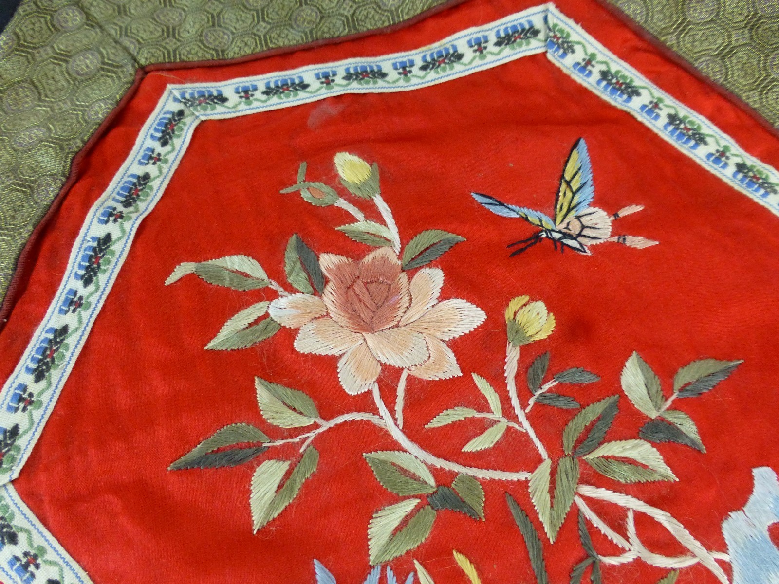 Vintage /Antique Chinese Embroidery unframed textile [Y8-W7-A8]