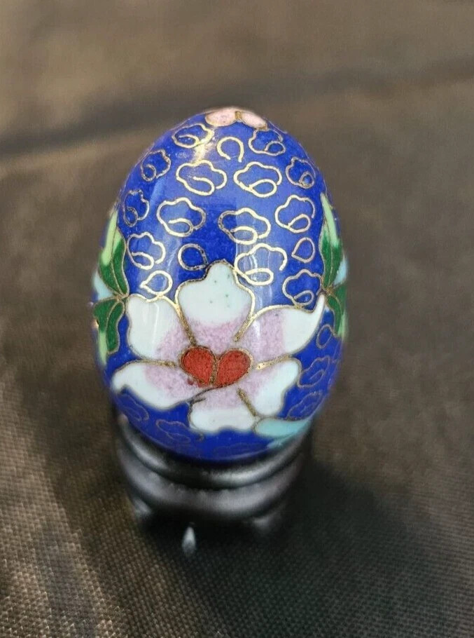 4 Vtg Chinese Small 1.5″ Cloisonne Multicolor Eggs Floral & Gold accents w/Stand