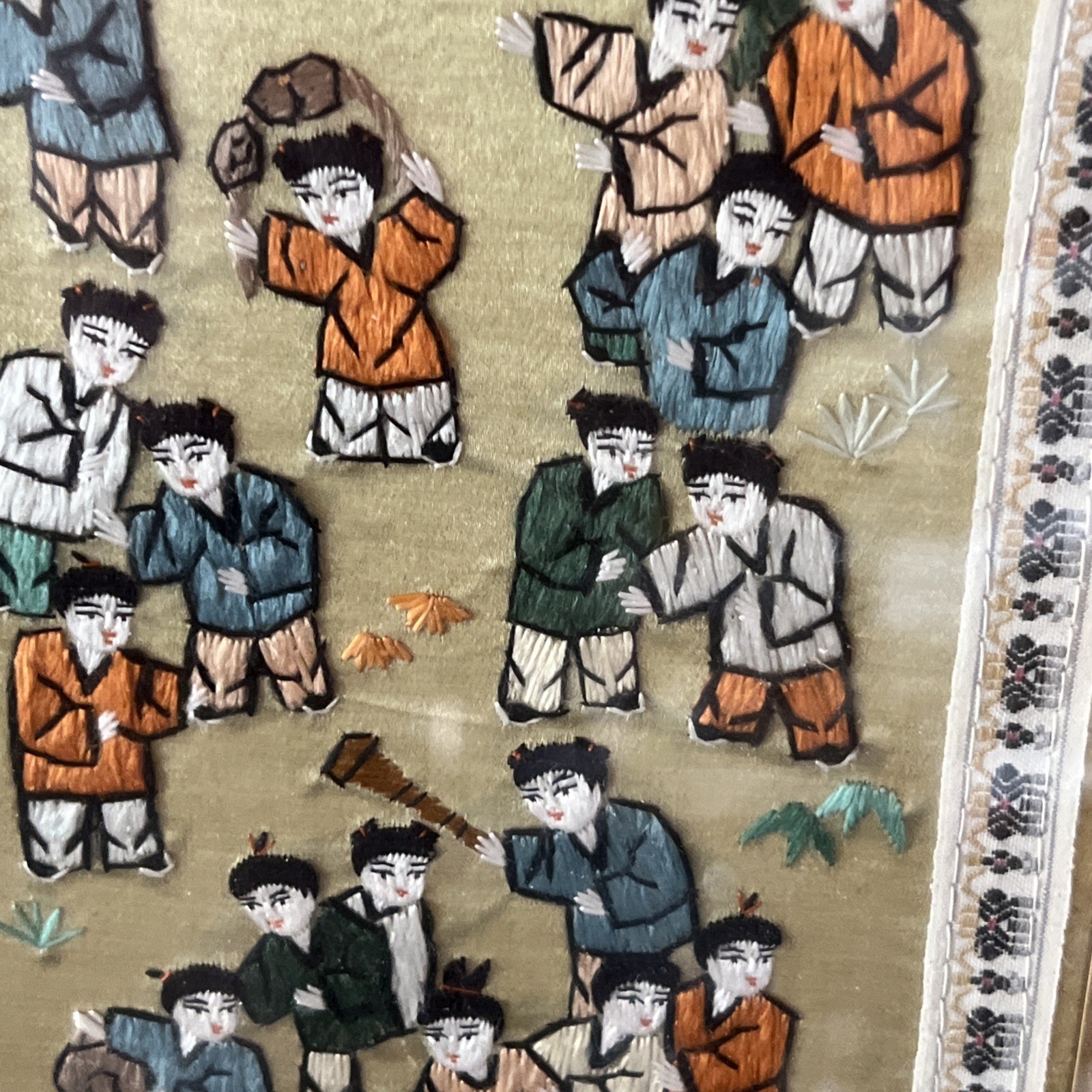 Chinese 100%Hand embroidered Peking Embroidery Art: Party painting screen